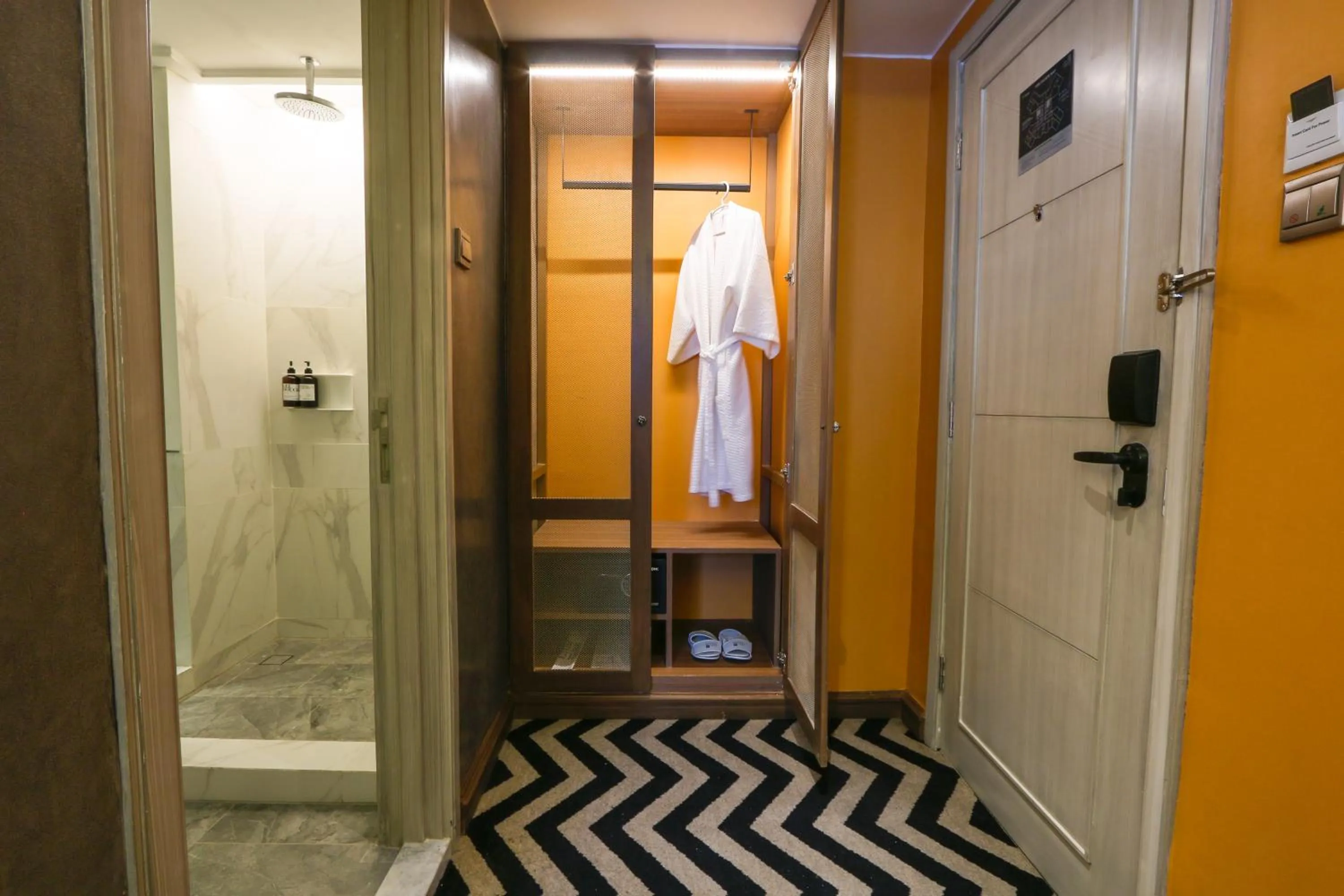 wardrobe in Java Paragon Hotel & Residences