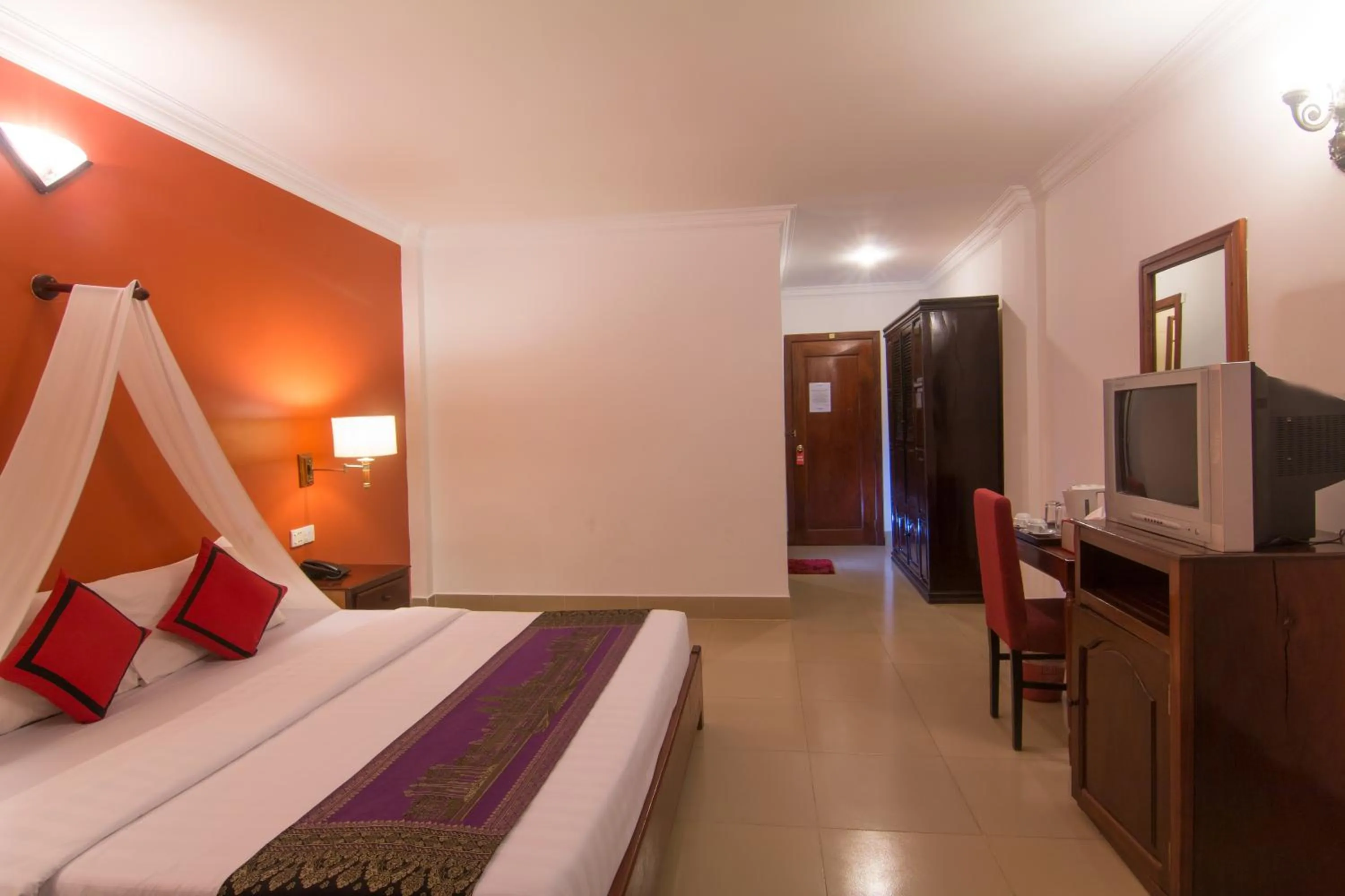 Photo of the whole room, Bed in Mekong Angkor Palace Hotel