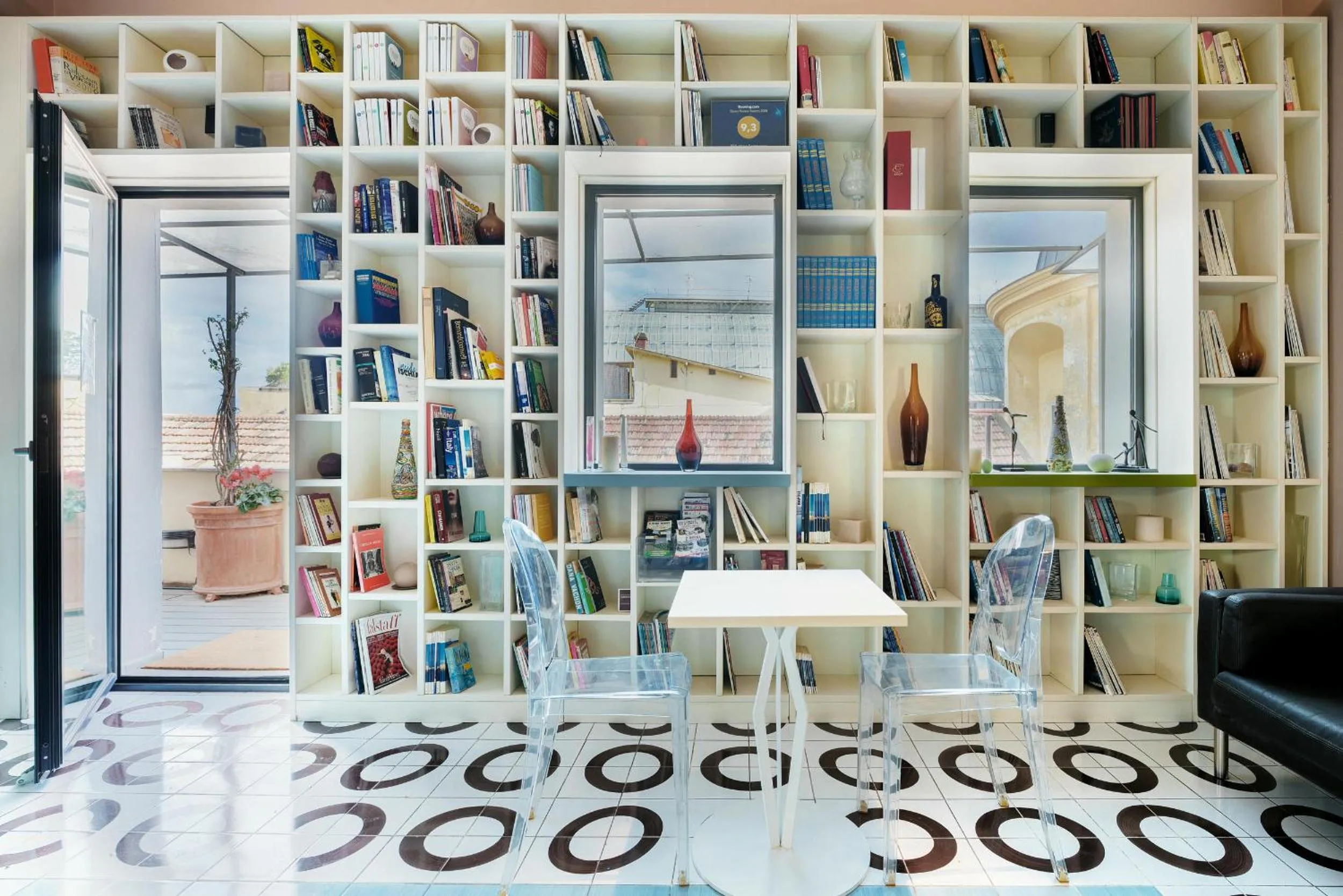 Library in Attico Partenopeo