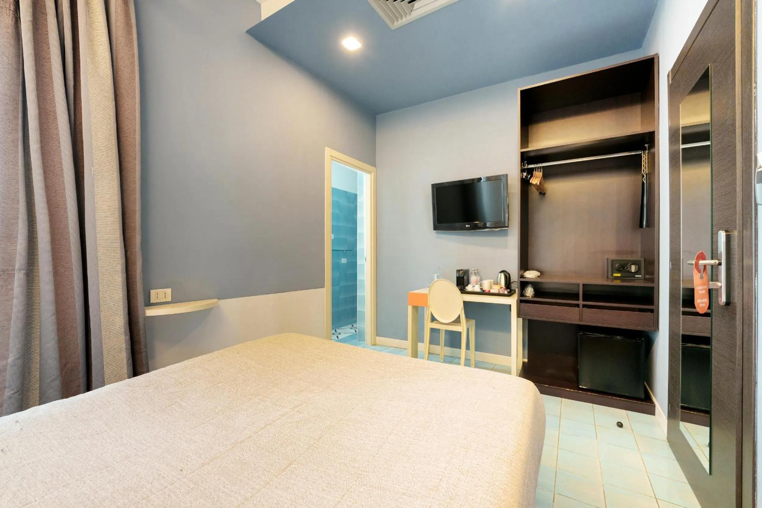 Photo of the whole room, Bed in Attico Partenopeo