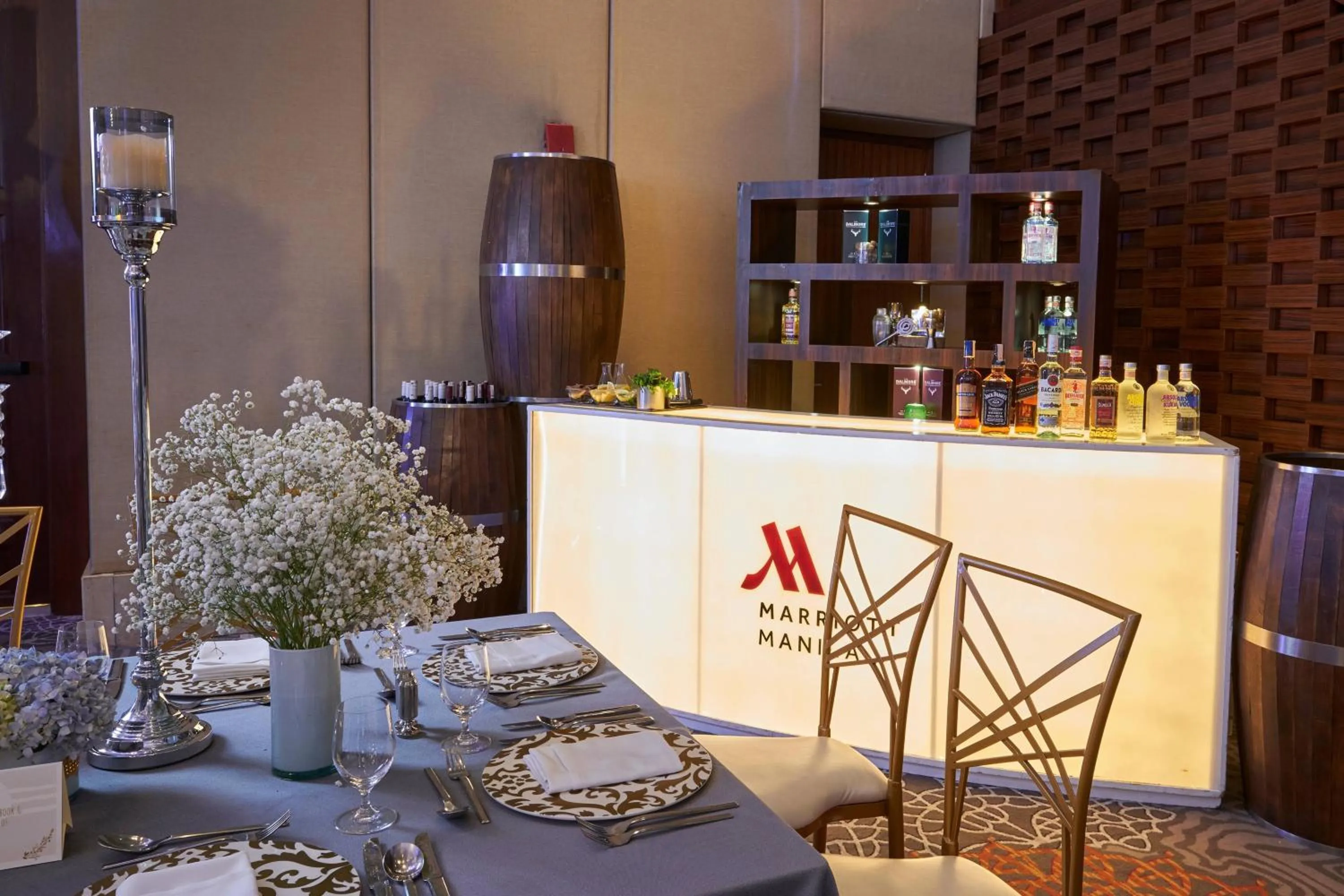 Lounge or bar in Manila Marriott Hotel at Newport World Resorts