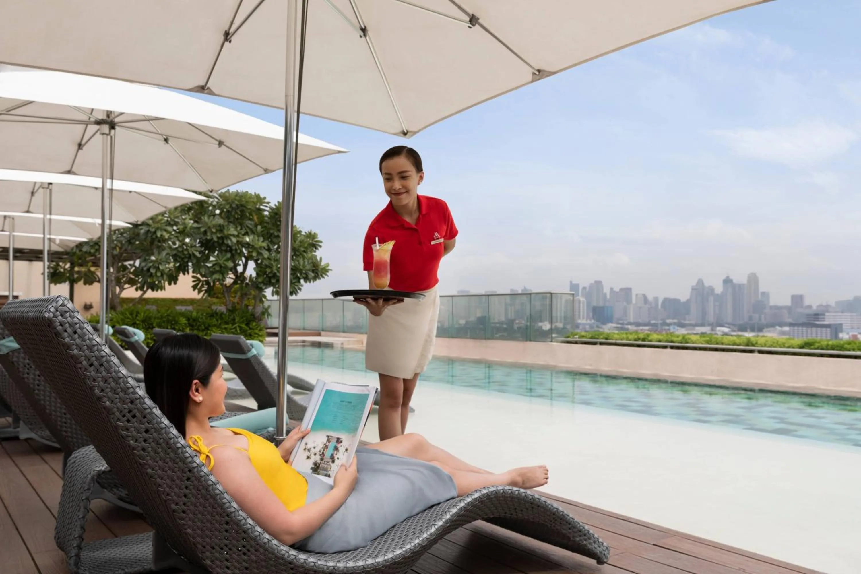 Swimming pool in Manila Marriott Hotel at Newport World Resorts