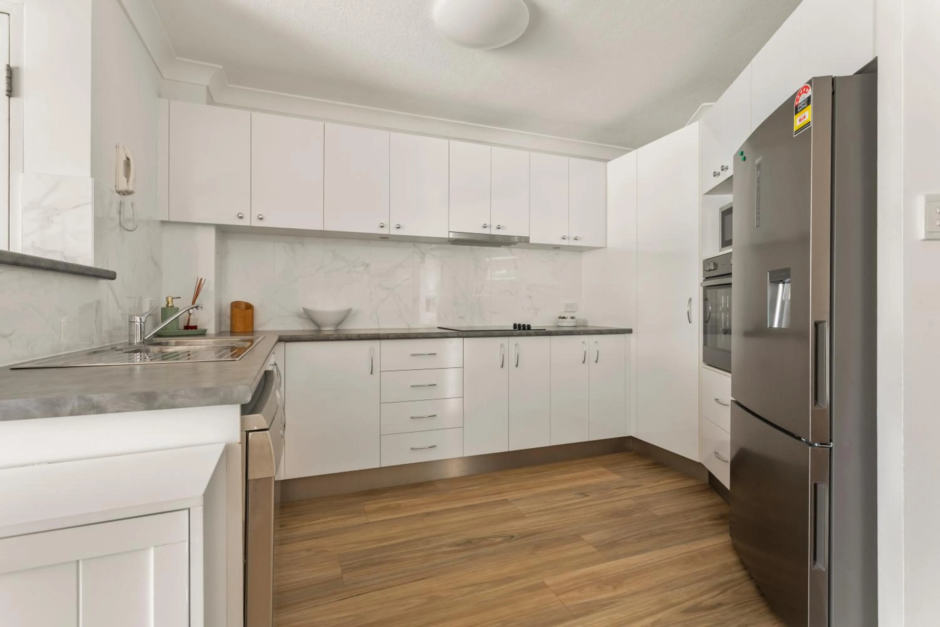 Kitchen or kitchenette in Kirra Palms Holiday Apartments