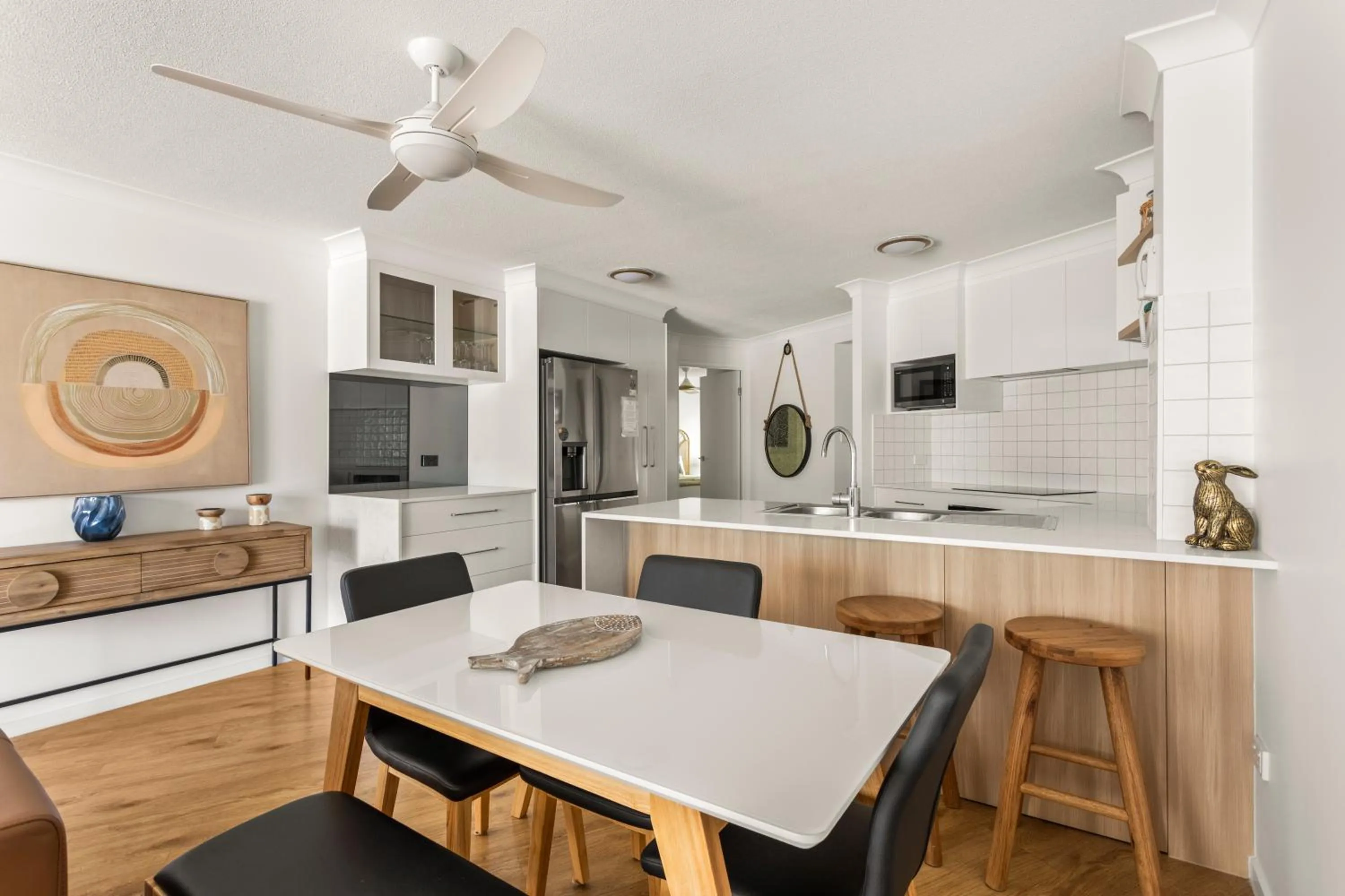 Seating area in Kirra Palms Holiday Apartments