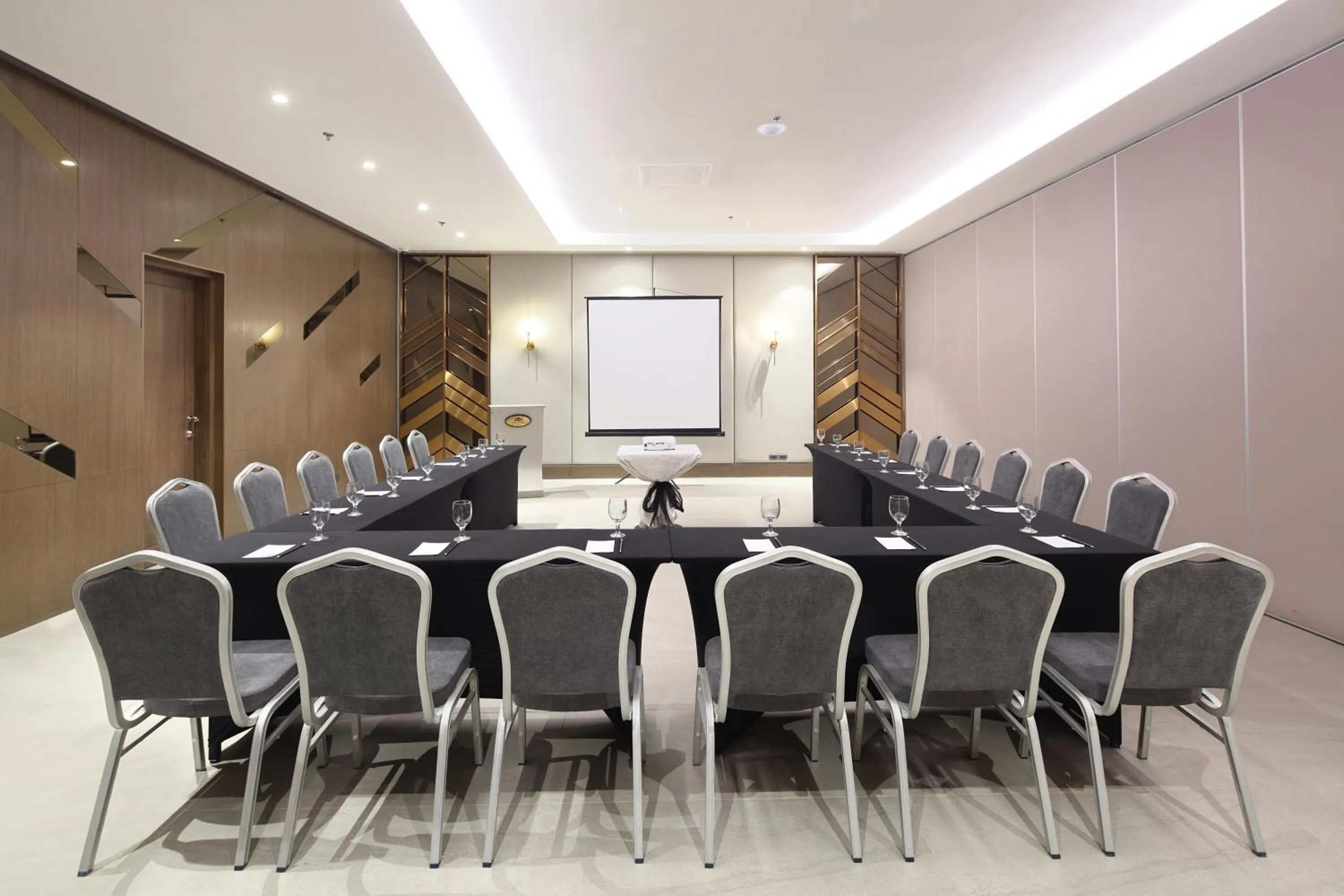 Meeting/conference room in City Garden Suites Manila