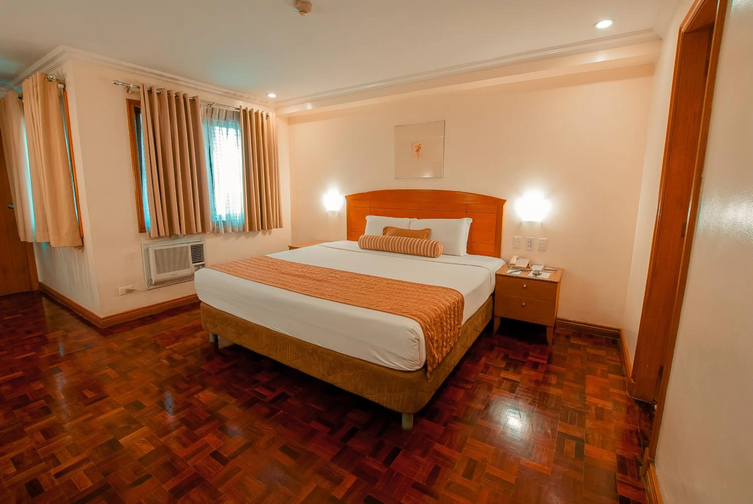 Bedroom, Bed in City Garden Suites Manila