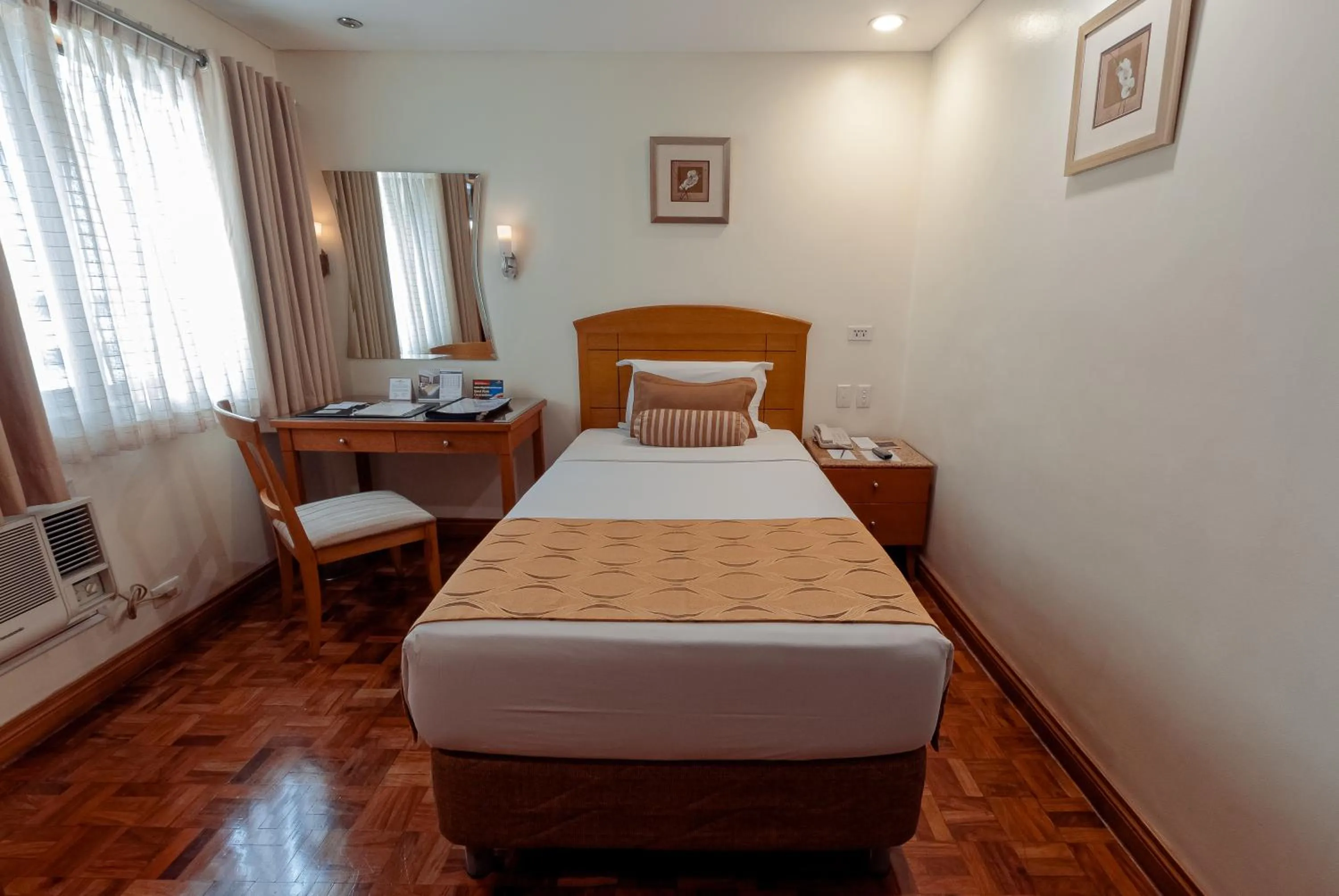 Bedroom, Bed in City Garden Suites Manila