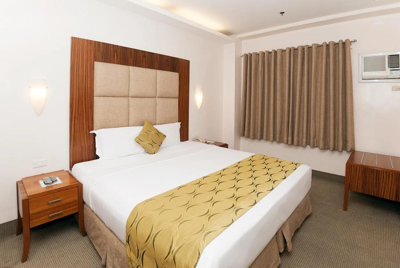 Bed in City Garden Suites Manila
