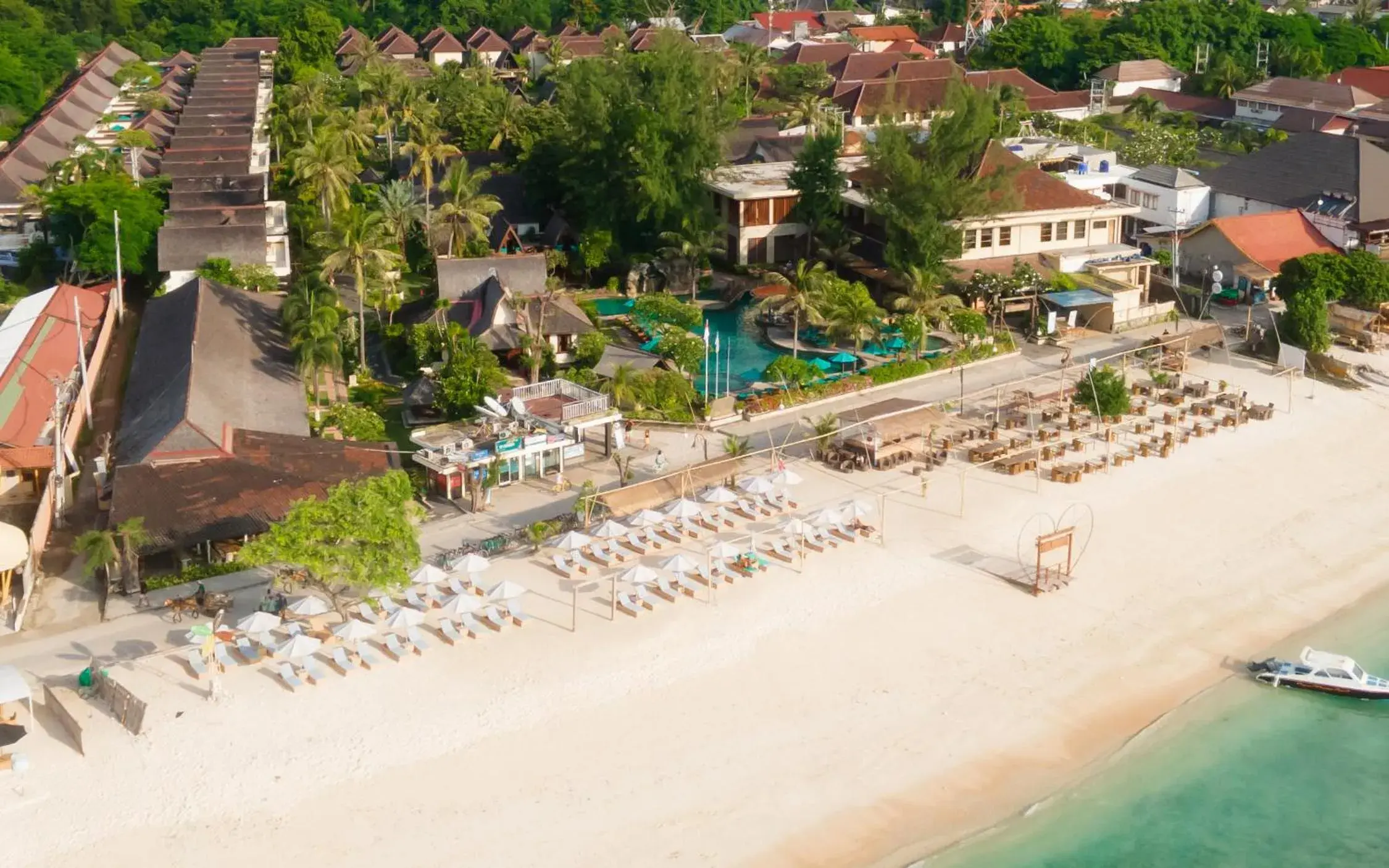 Property building in Vila Ombak Property building in Vila Ombak