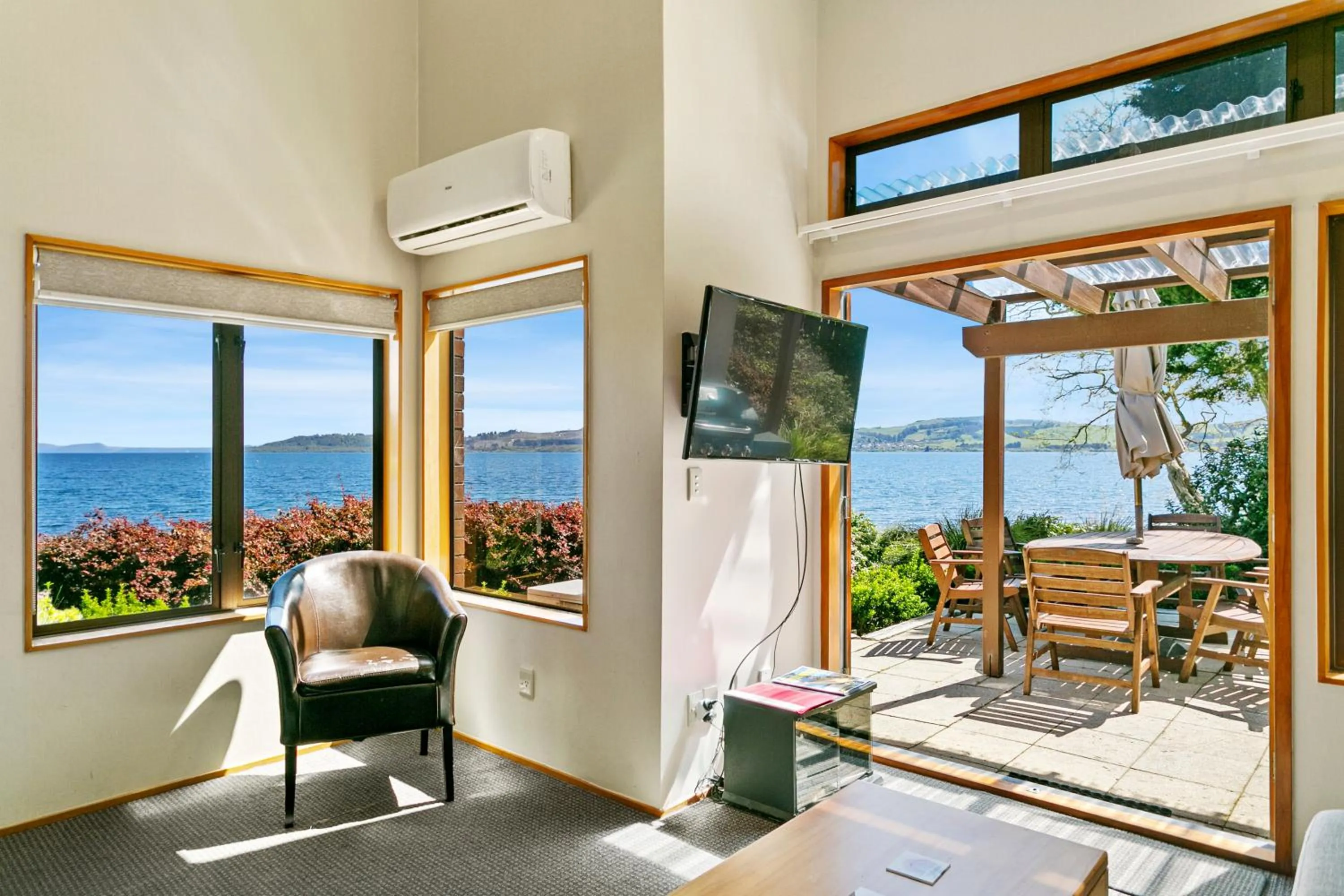 Patio in Cascades Lakefront Motel