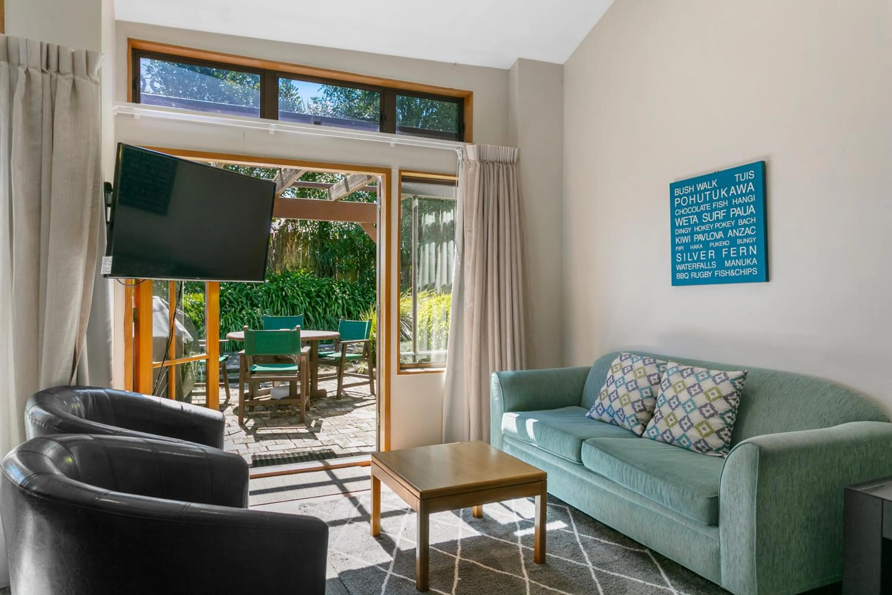 Patio in Cascades Lakefront Motel