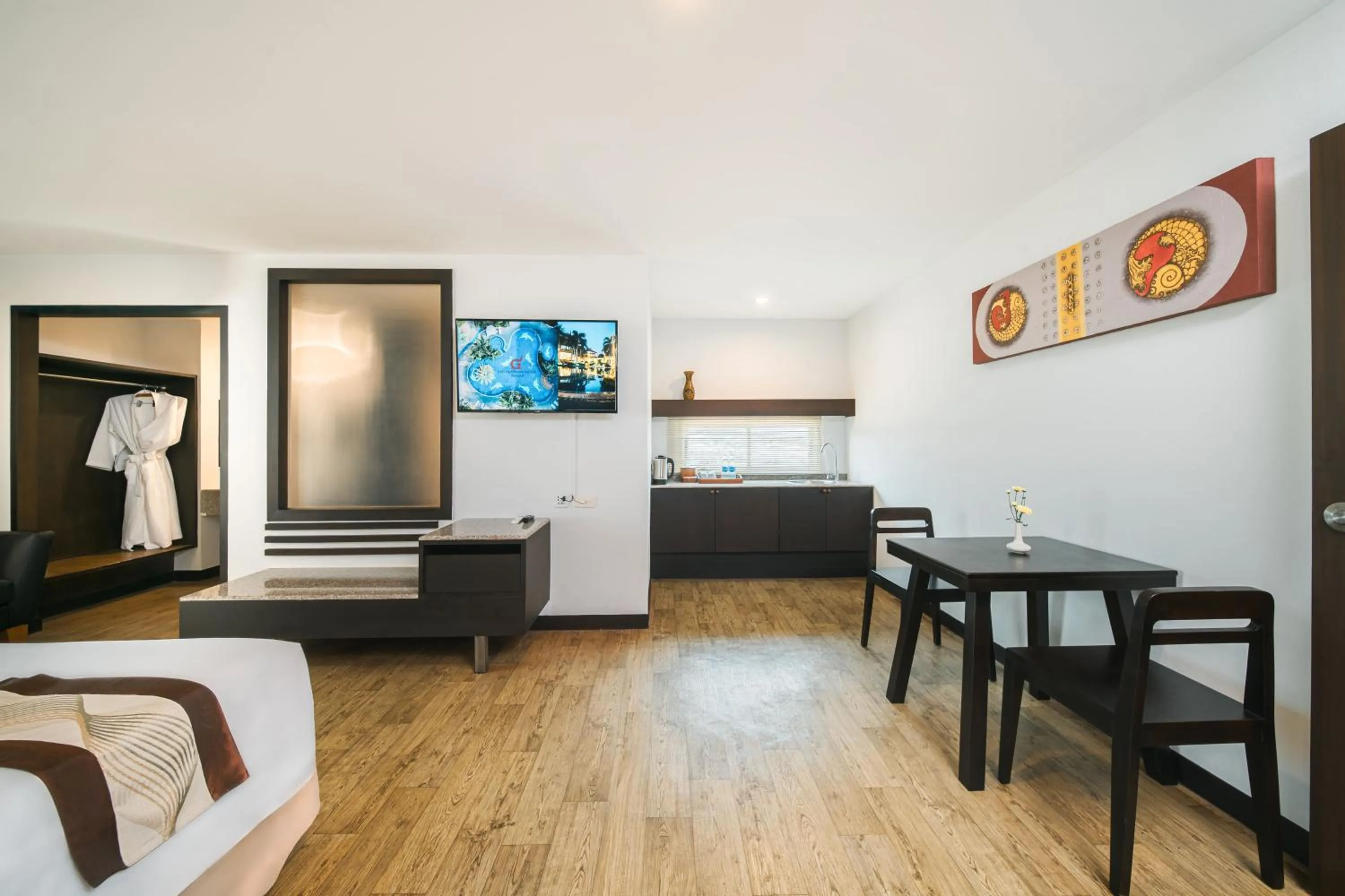 Photo of the whole room, Bed in Eastern Grand Palace