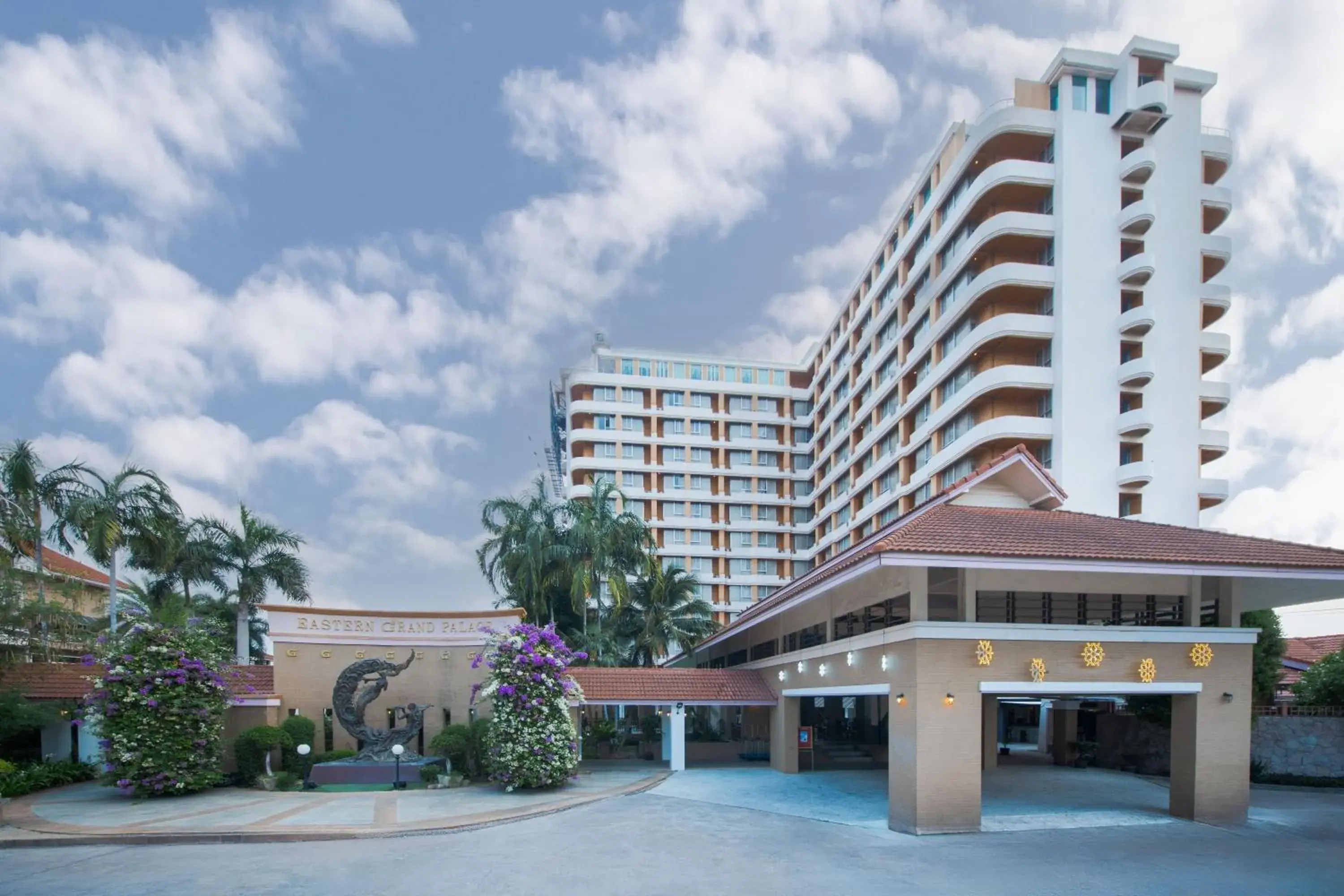 Facade/entrance in Eastern Grand Palace Facade/entrance in Eastern Grand Palace