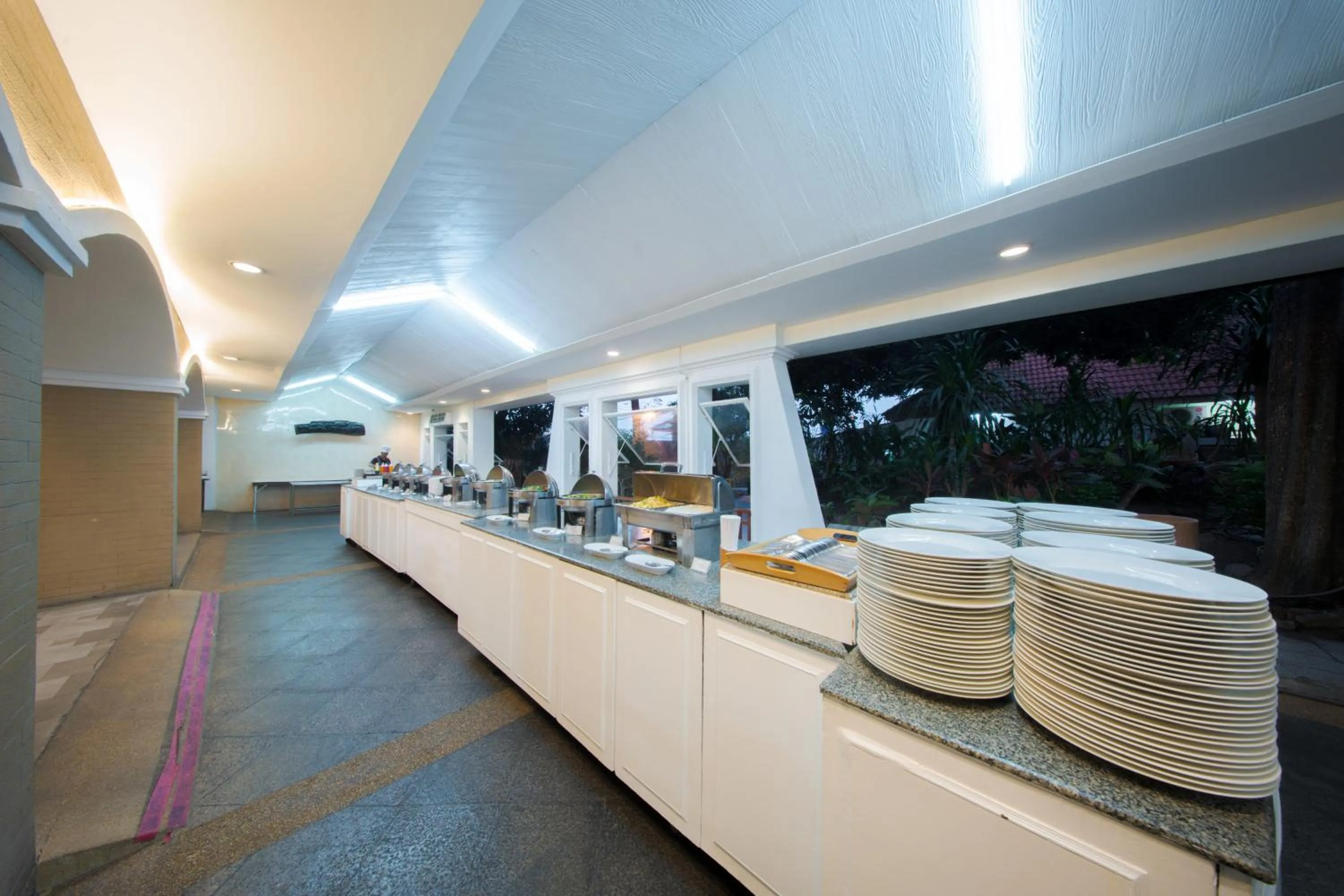 Food and drinks in Eastern Grand Palace