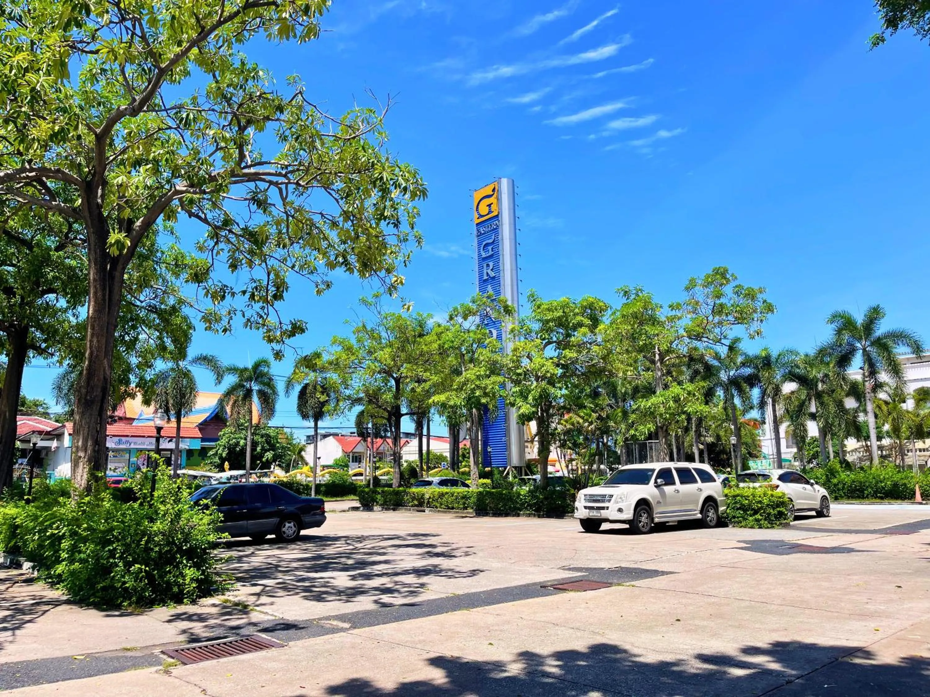 Parking in Eastern Grand Palace