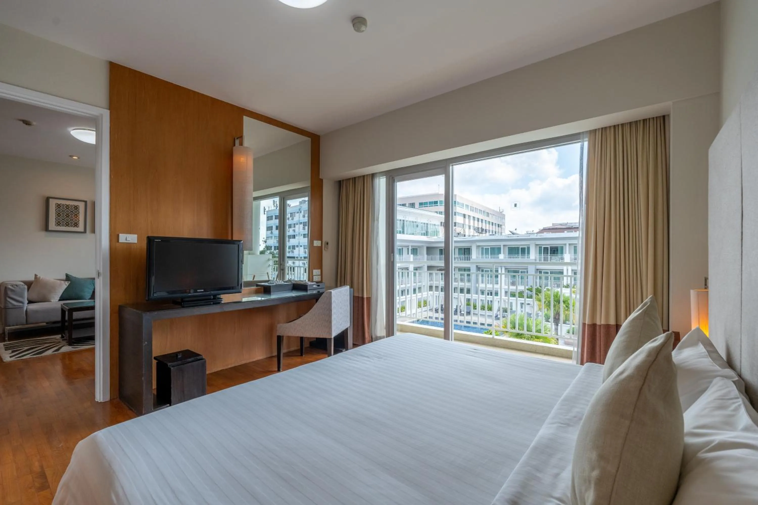 Communal lounge/ TV room, Bed in Kantary Hills Hotel, Chiang Mai