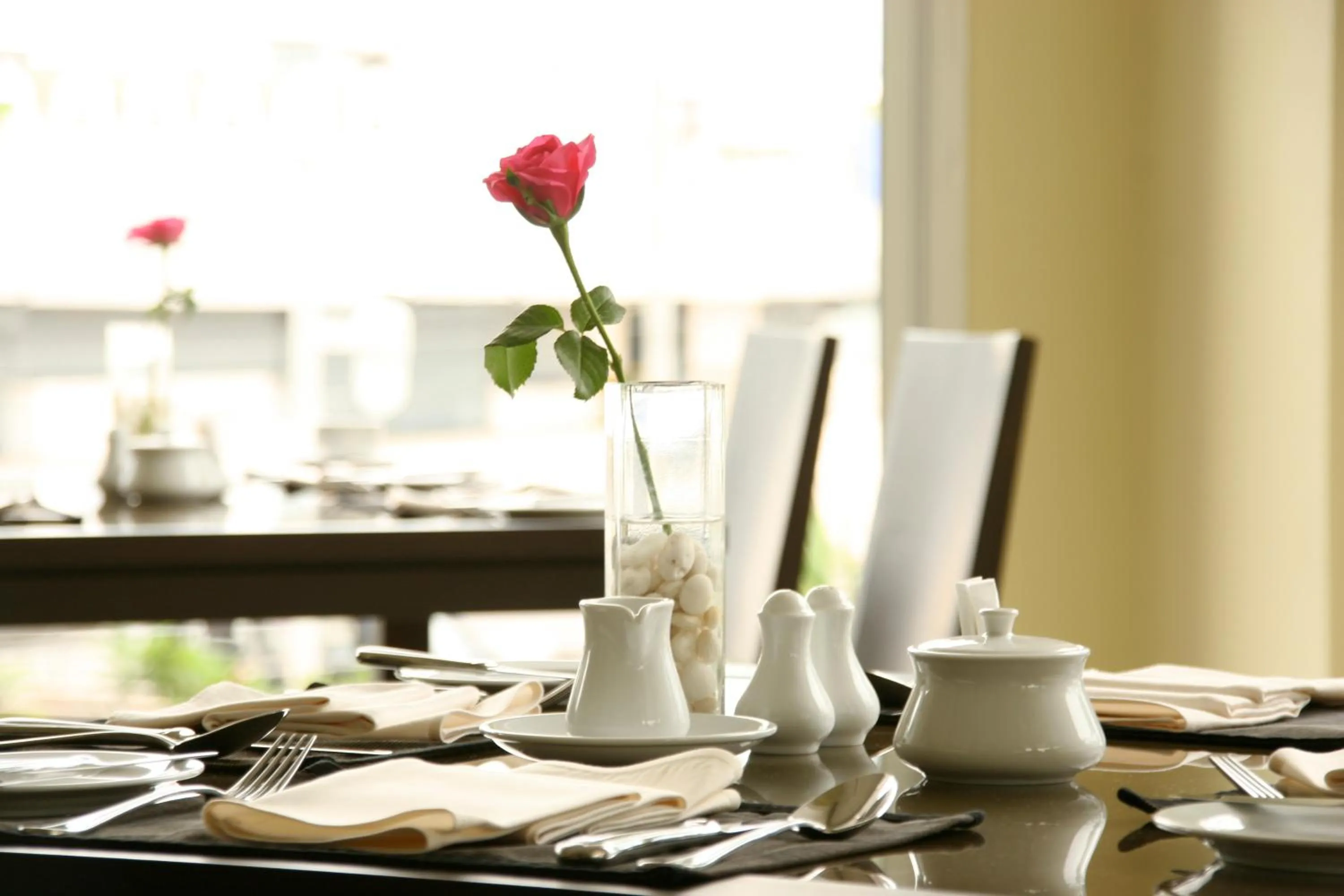 Restaurant/places to eat in Cape Racha Hotel