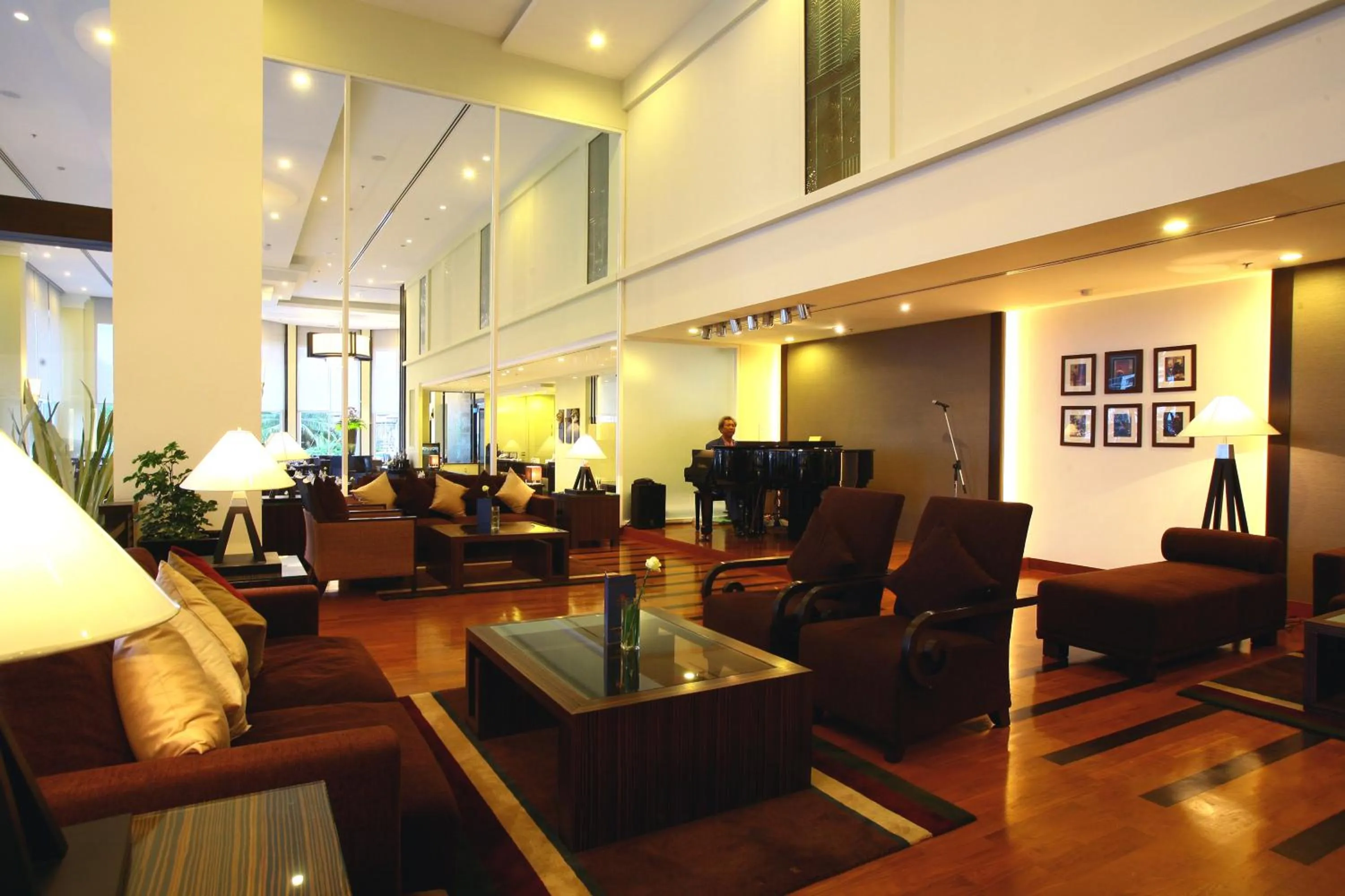 Lounge or bar in Cape Racha Hotel