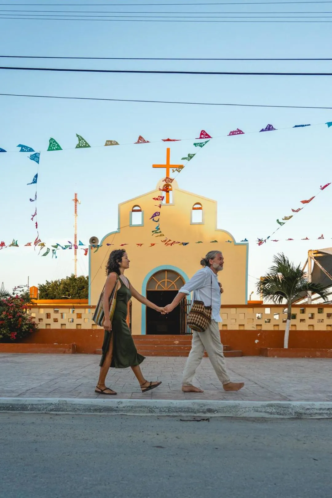 People in Hotel La Casa Cielo solo adultos