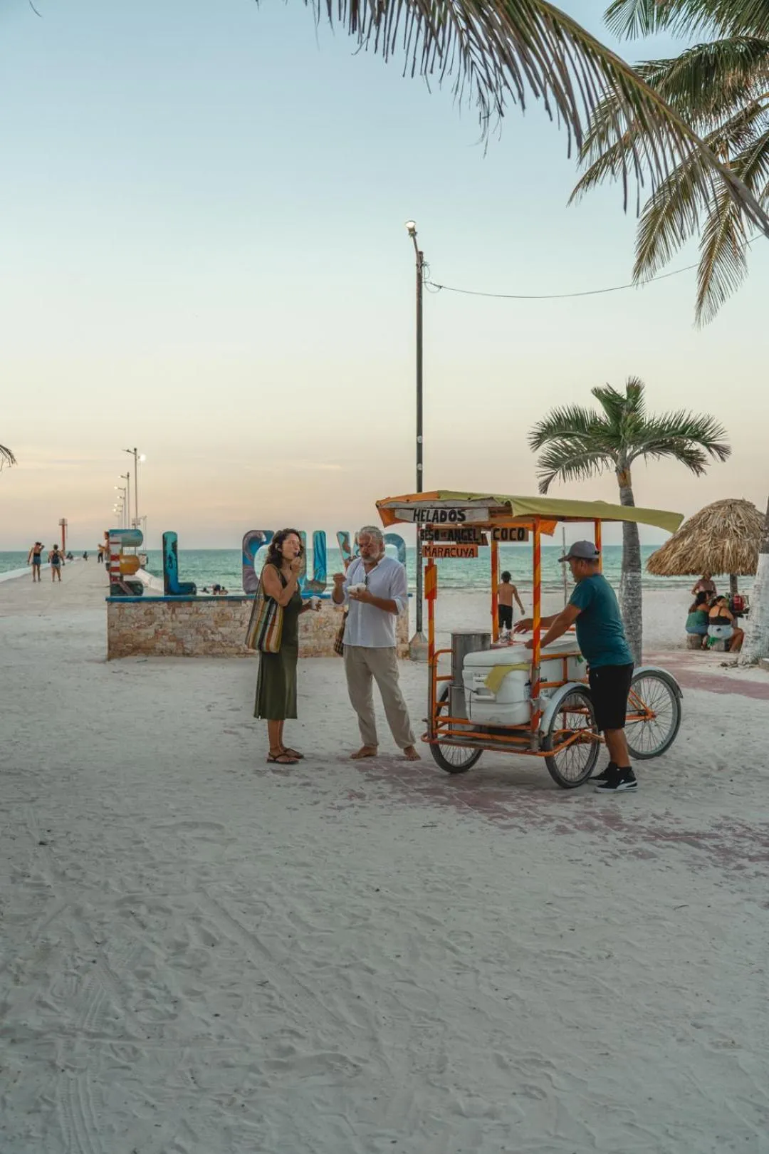 People in Hotel La Casa Cielo solo adultos