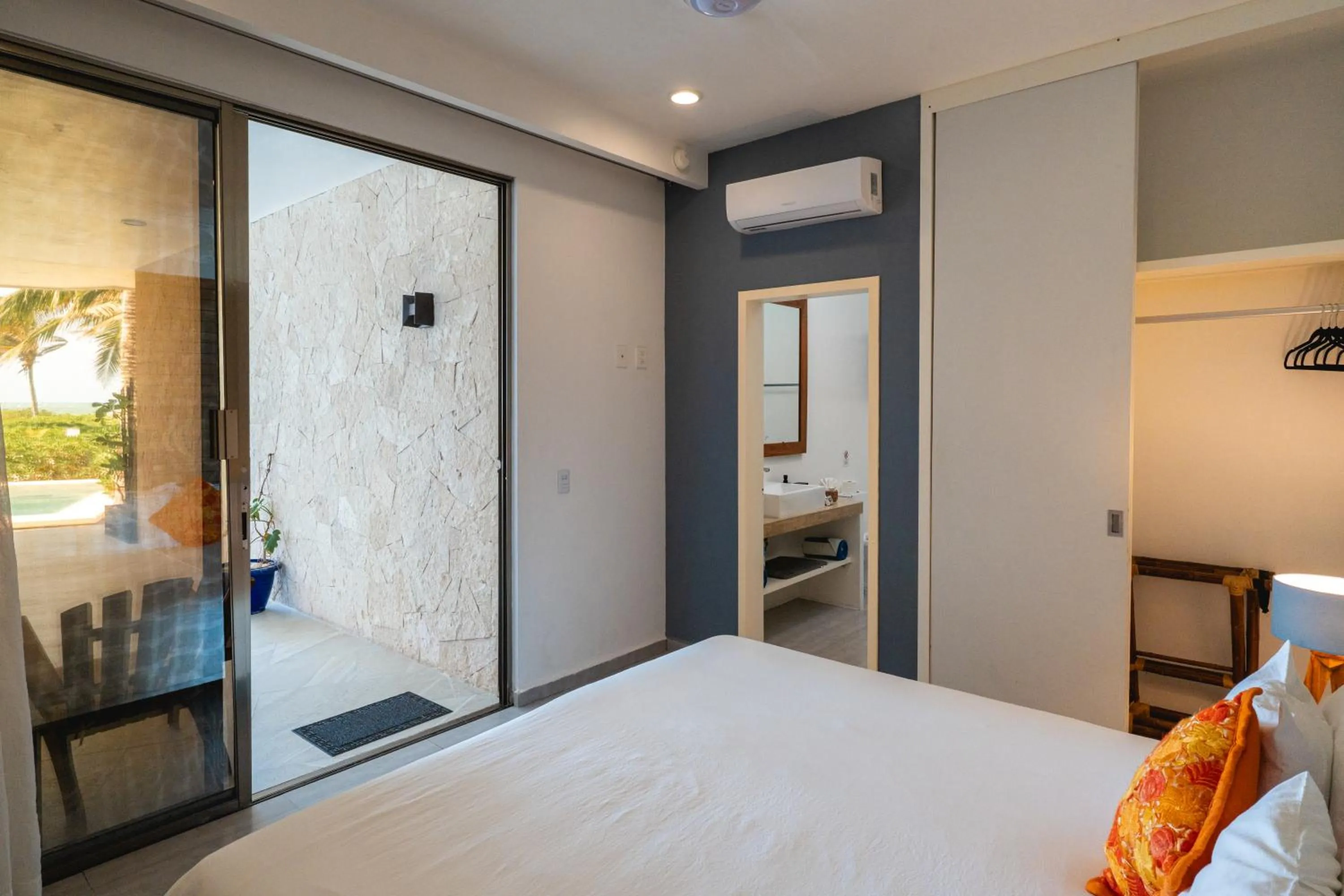 Photo of the whole room, Bed in Hotel La Casa Cielo solo adultos