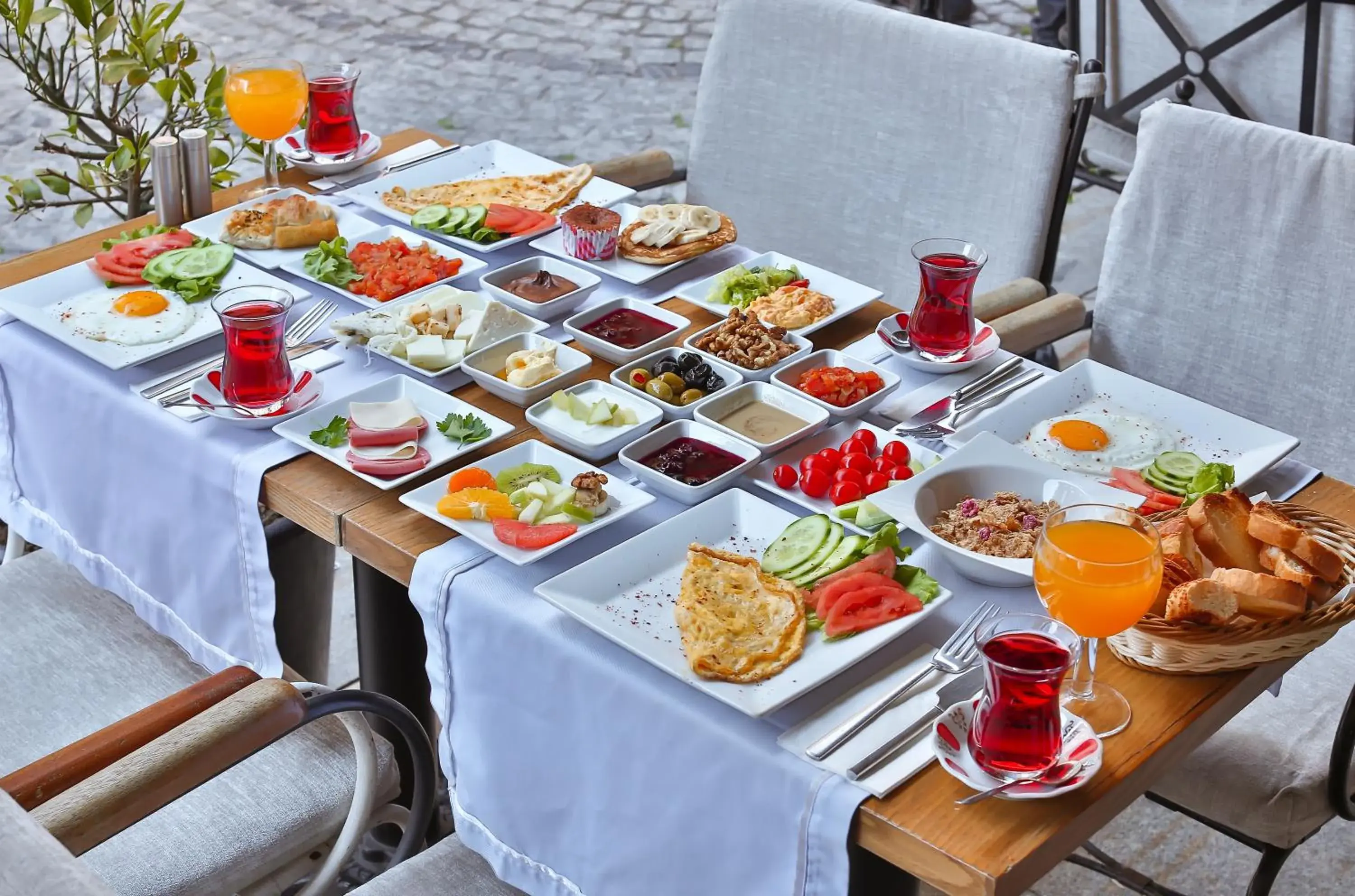 Restaurant/places to eat in Senatus Hotel - Special Class Restaurant/places to eat in Senatus Hotel - Special Class