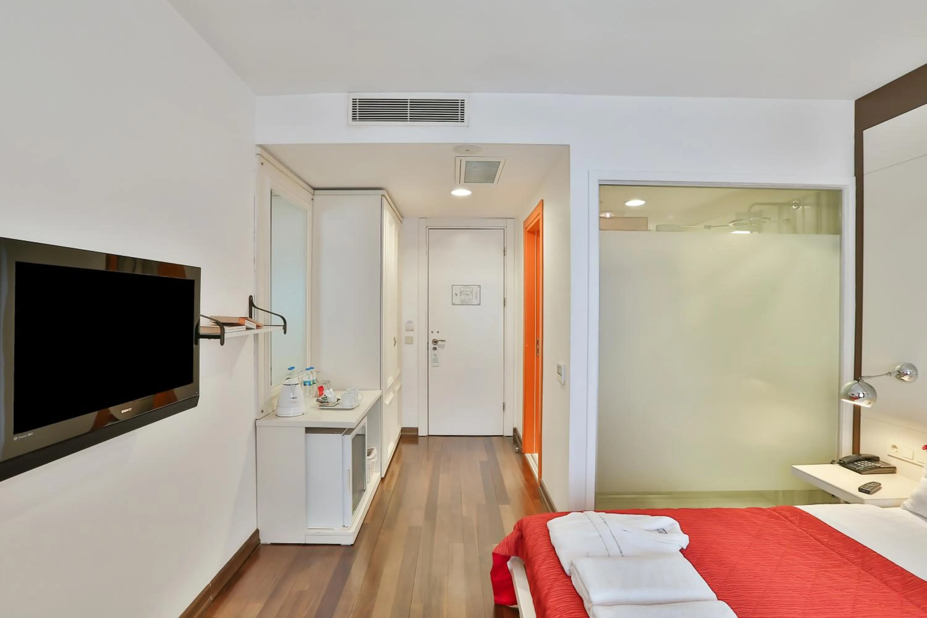 Photo of the whole room, Bed in Senatus Hotel - Special Class