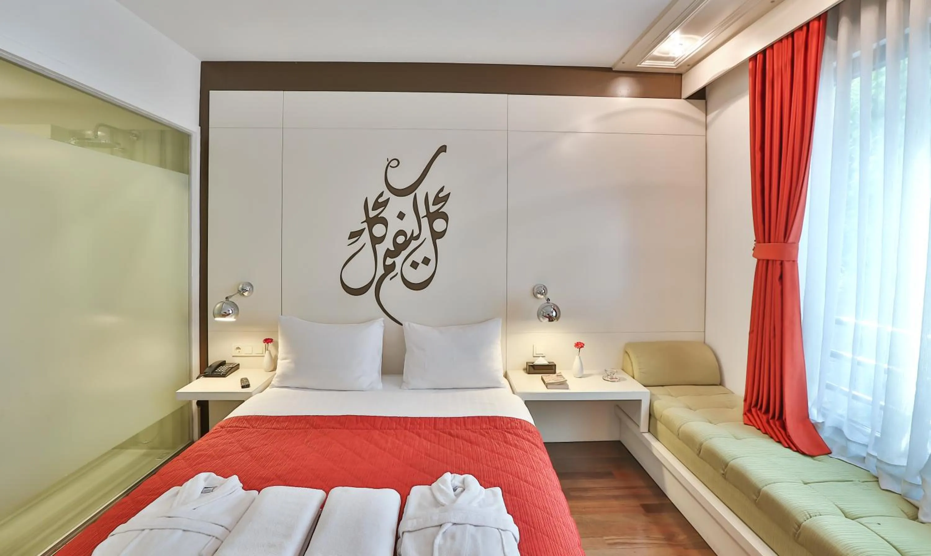 Photo of the whole room, Bed in Senatus Hotel - Special Class