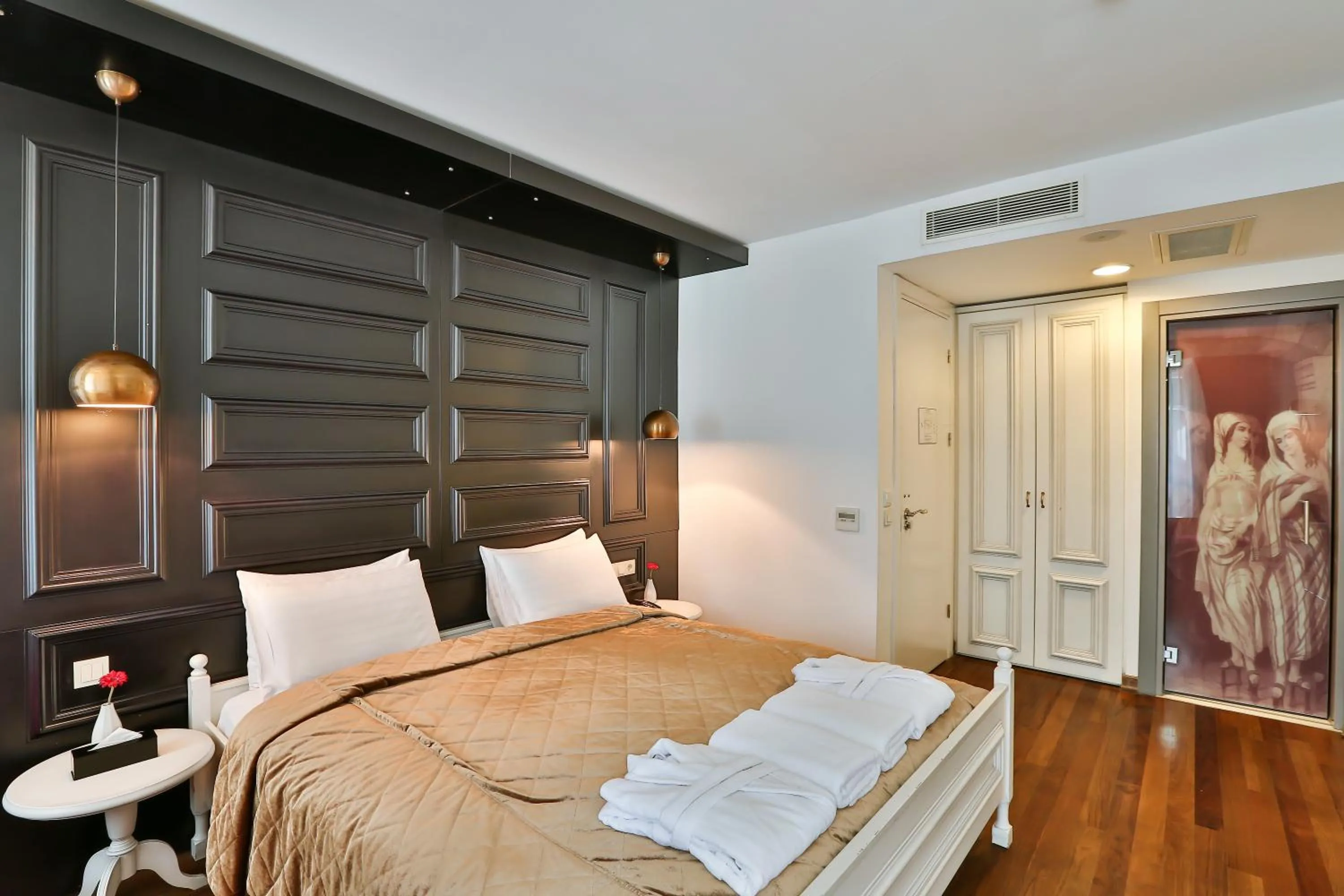 Photo of the whole room, Bed in Senatus Hotel - Special Class