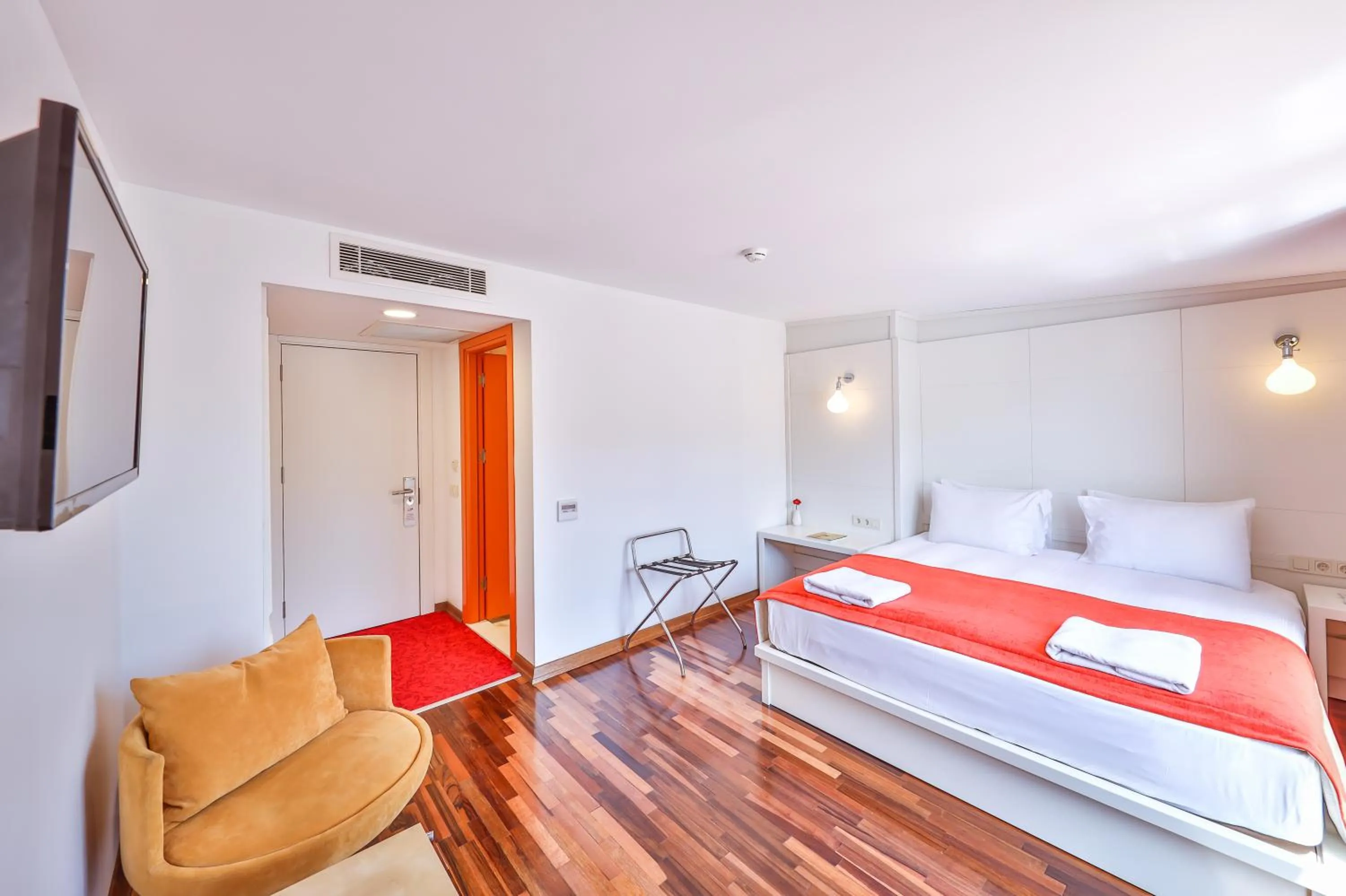 Photo of the whole room, Bed in Senatus Hotel - Special Class