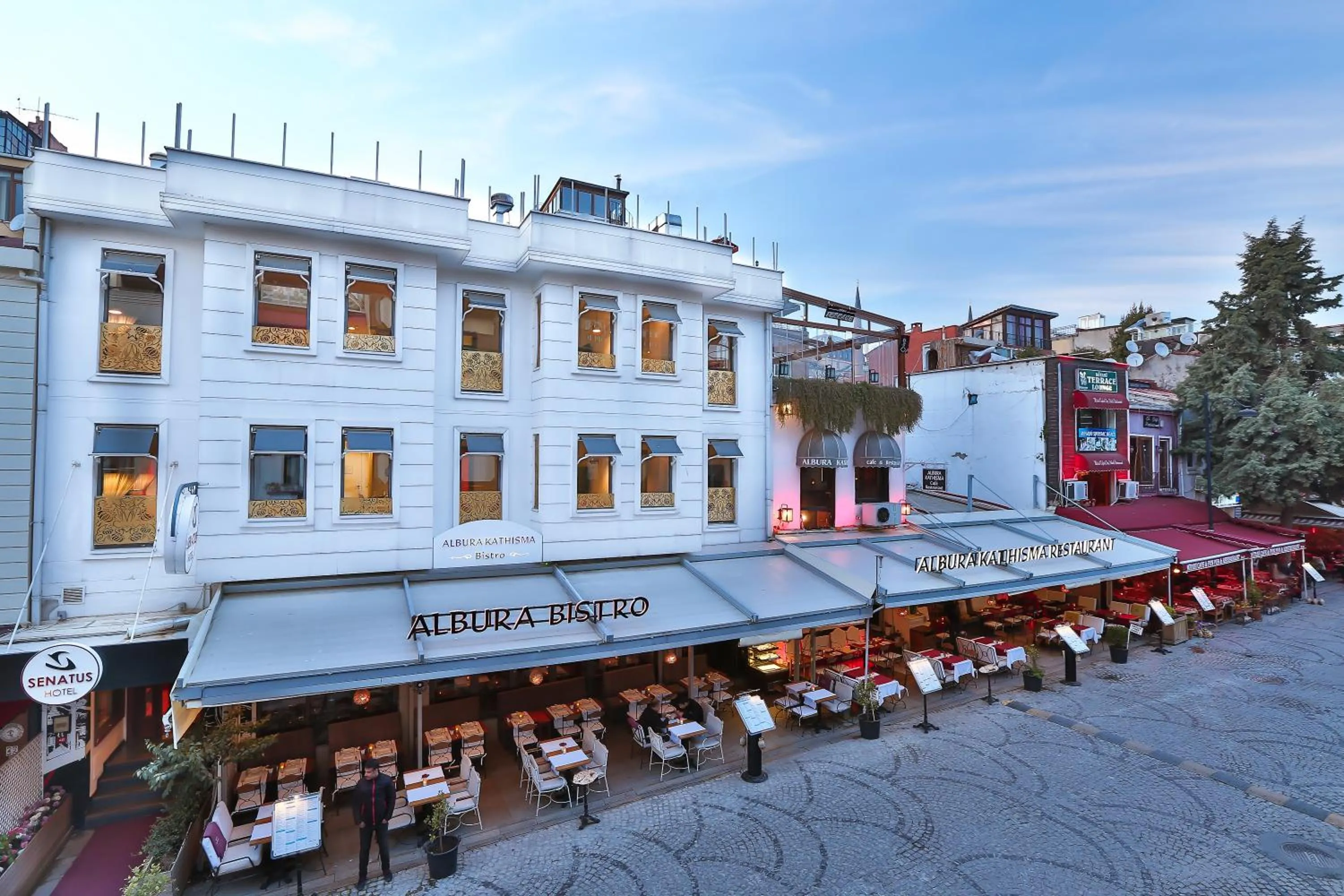 Facade/entrance in Senatus Hotel - Special Class