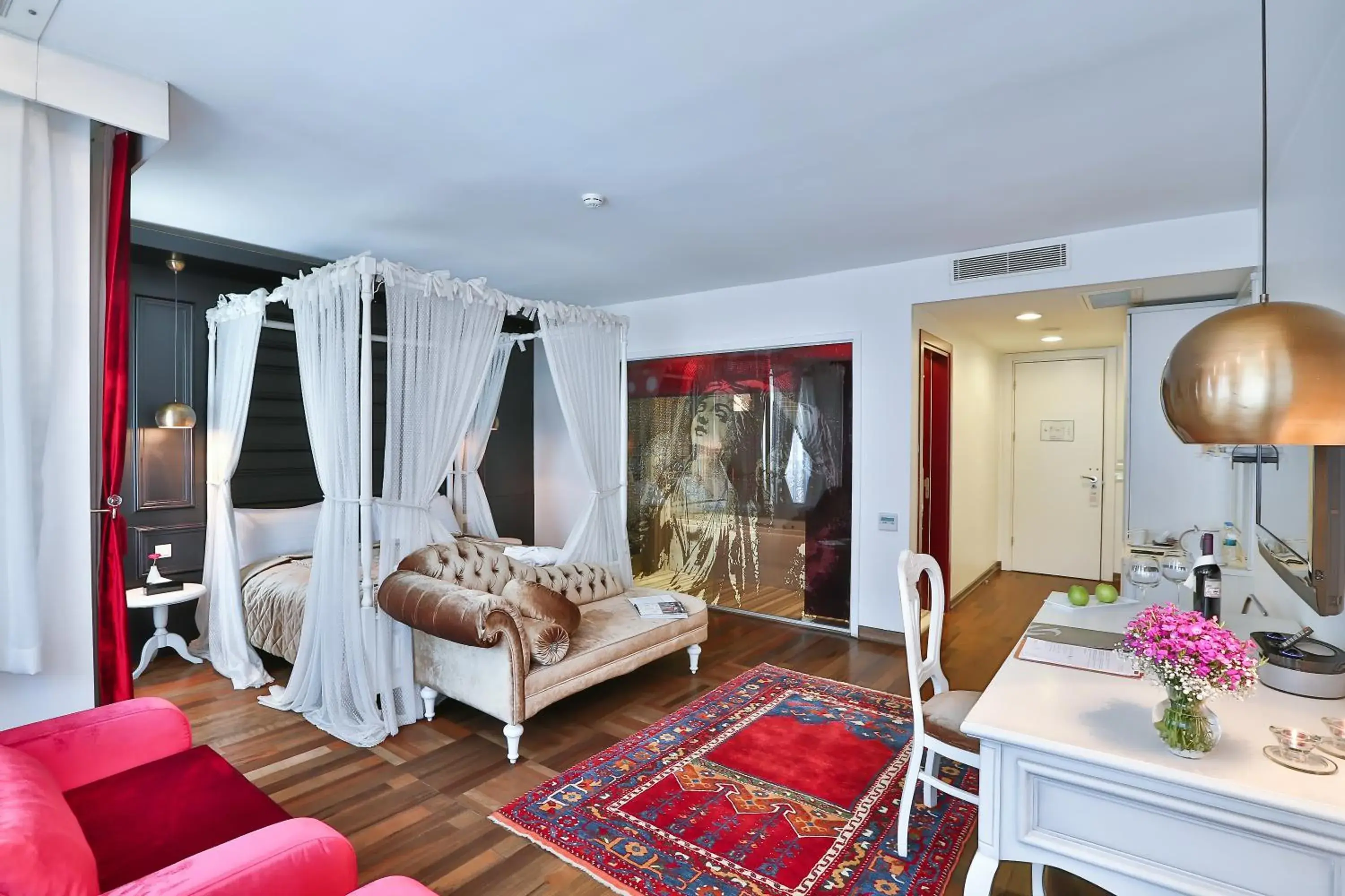 Photo of the whole room, Bed in Senatus Hotel - Special Class Photo of the whole room, Bed in Senatus Hotel - Special Class