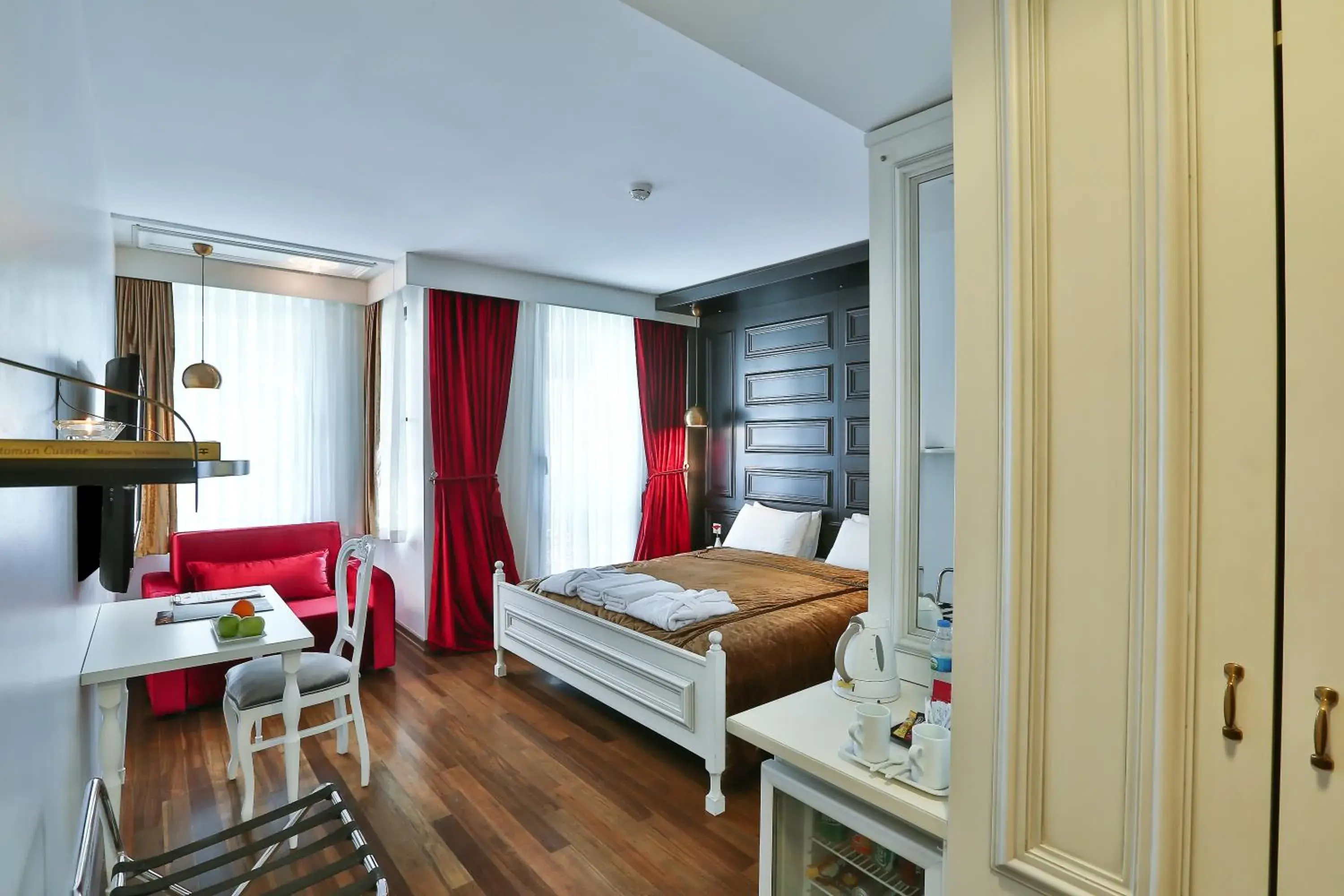 Photo of the whole room, Bed in Senatus Hotel - Special Class Photo of the whole room, Bed in Senatus Hotel - Special Class