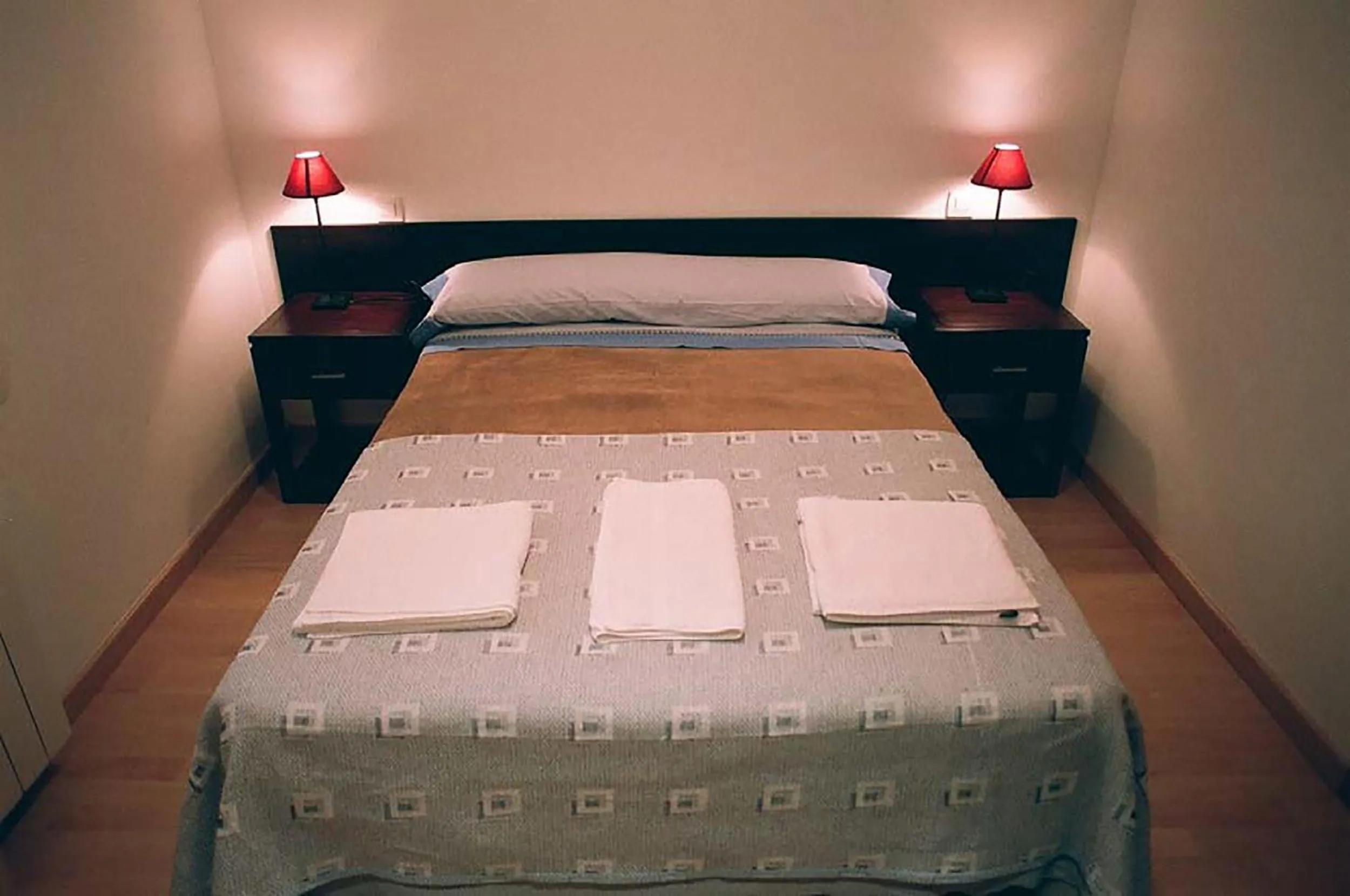 Bedroom, Bed in Apartamentos Auhabitat Zaragoza, edificio de apartamentos turísticos