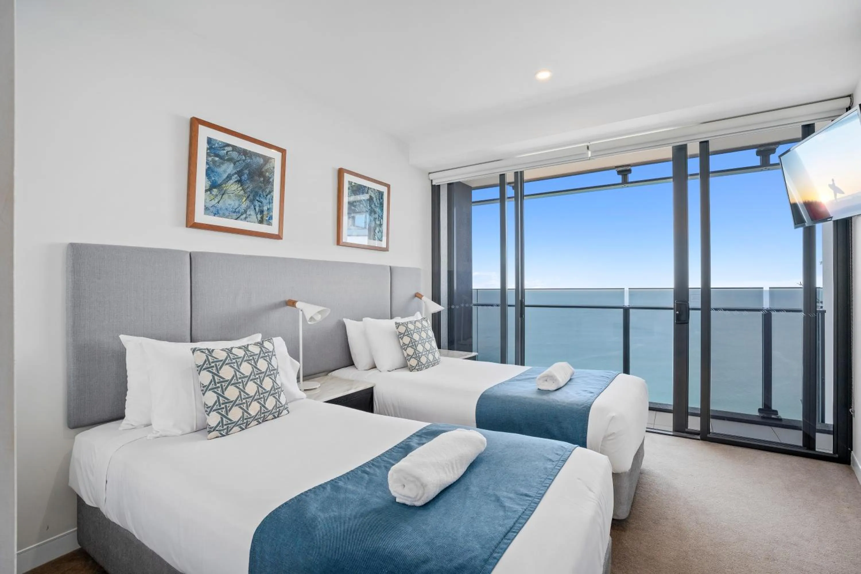 Bedroom, Bed in Soul Surfers Paradise - Gclr