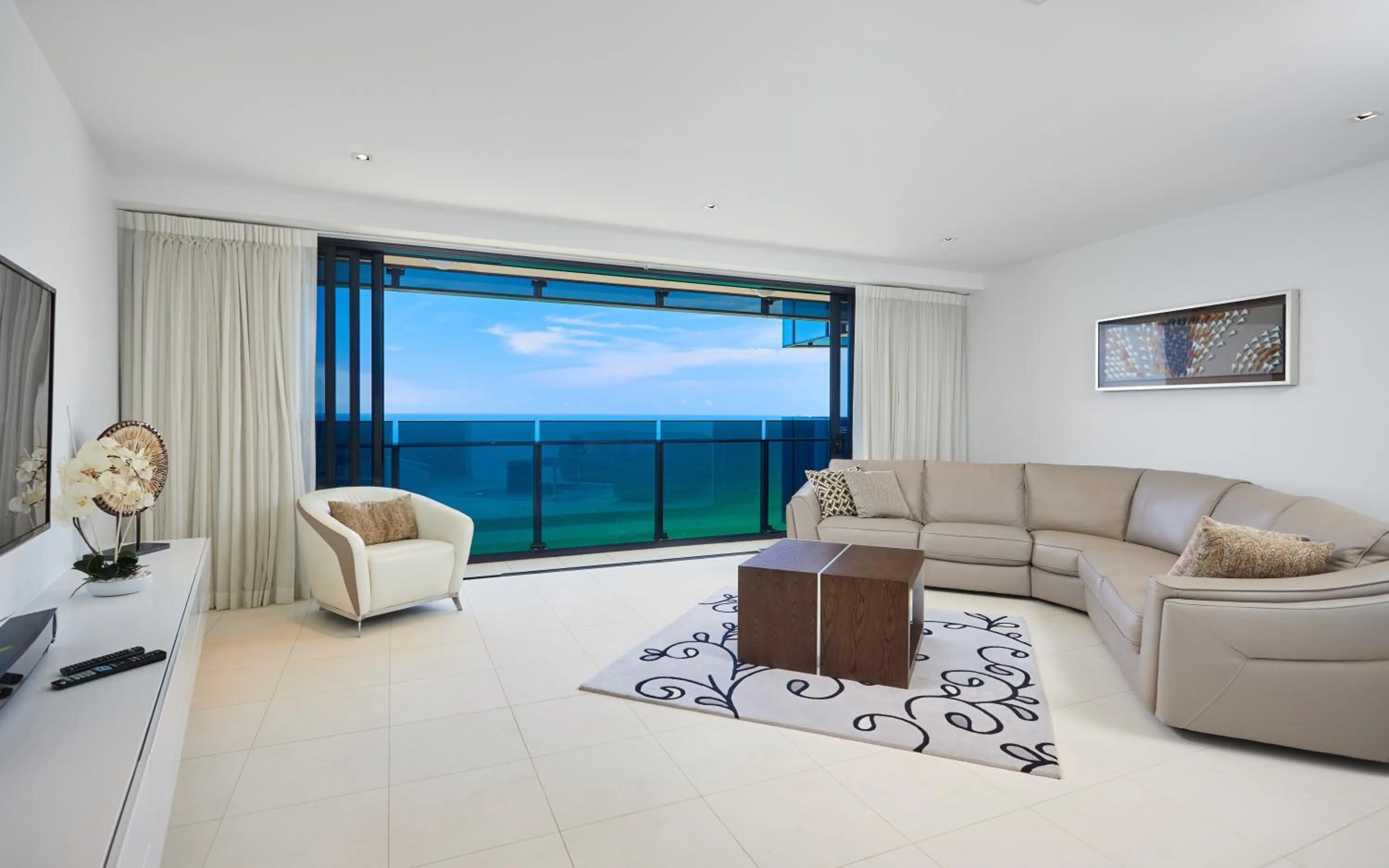 Living room in Soul Surfers Paradise - Gclr