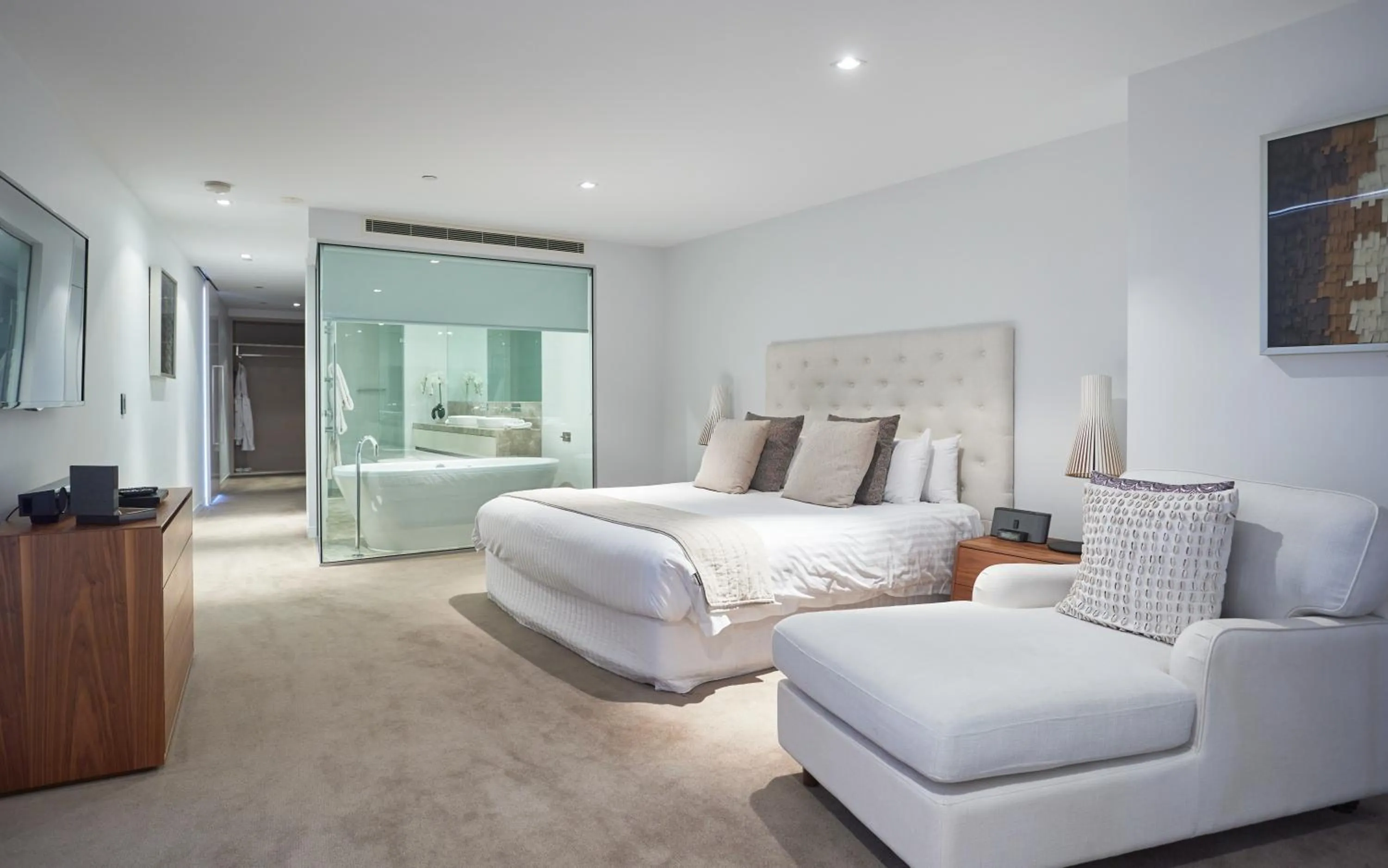 Bathroom, Bed in Soul Surfers Paradise - Gclr