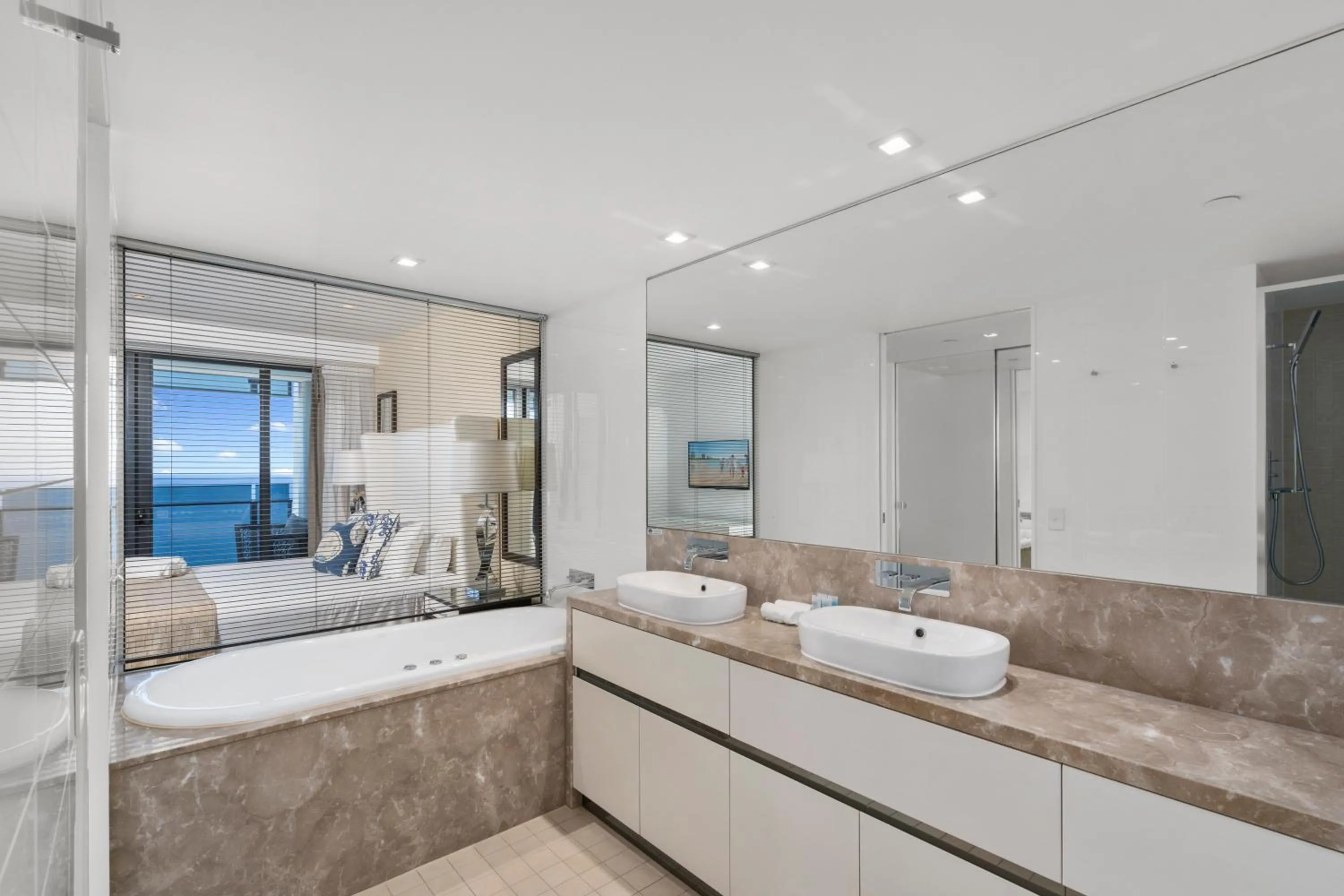 Bathroom in Soul Surfers Paradise - Gclr