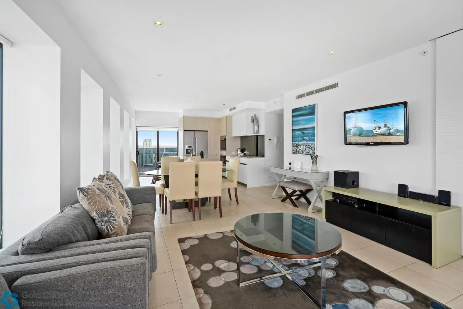 Kitchen or kitchenette in Soul Surfers Paradise - Gclr