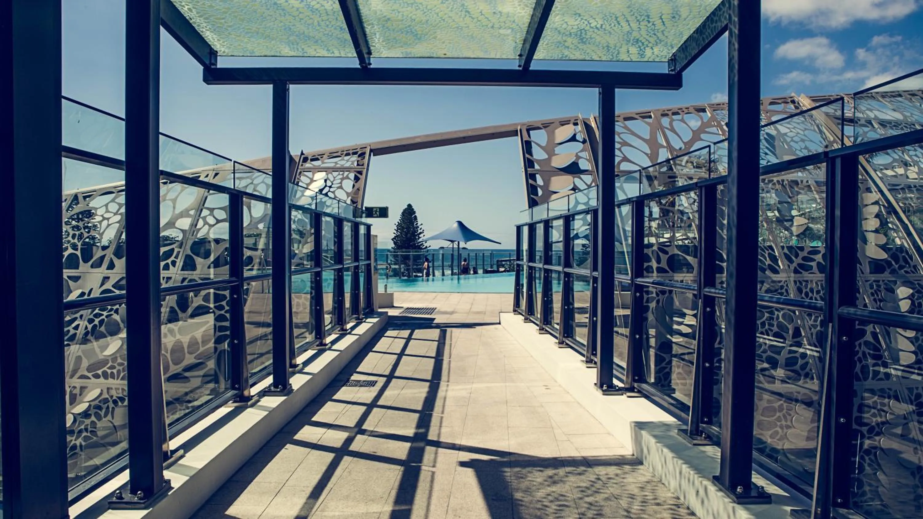 Swimming pool in Soul Surfers Paradise - Gclr