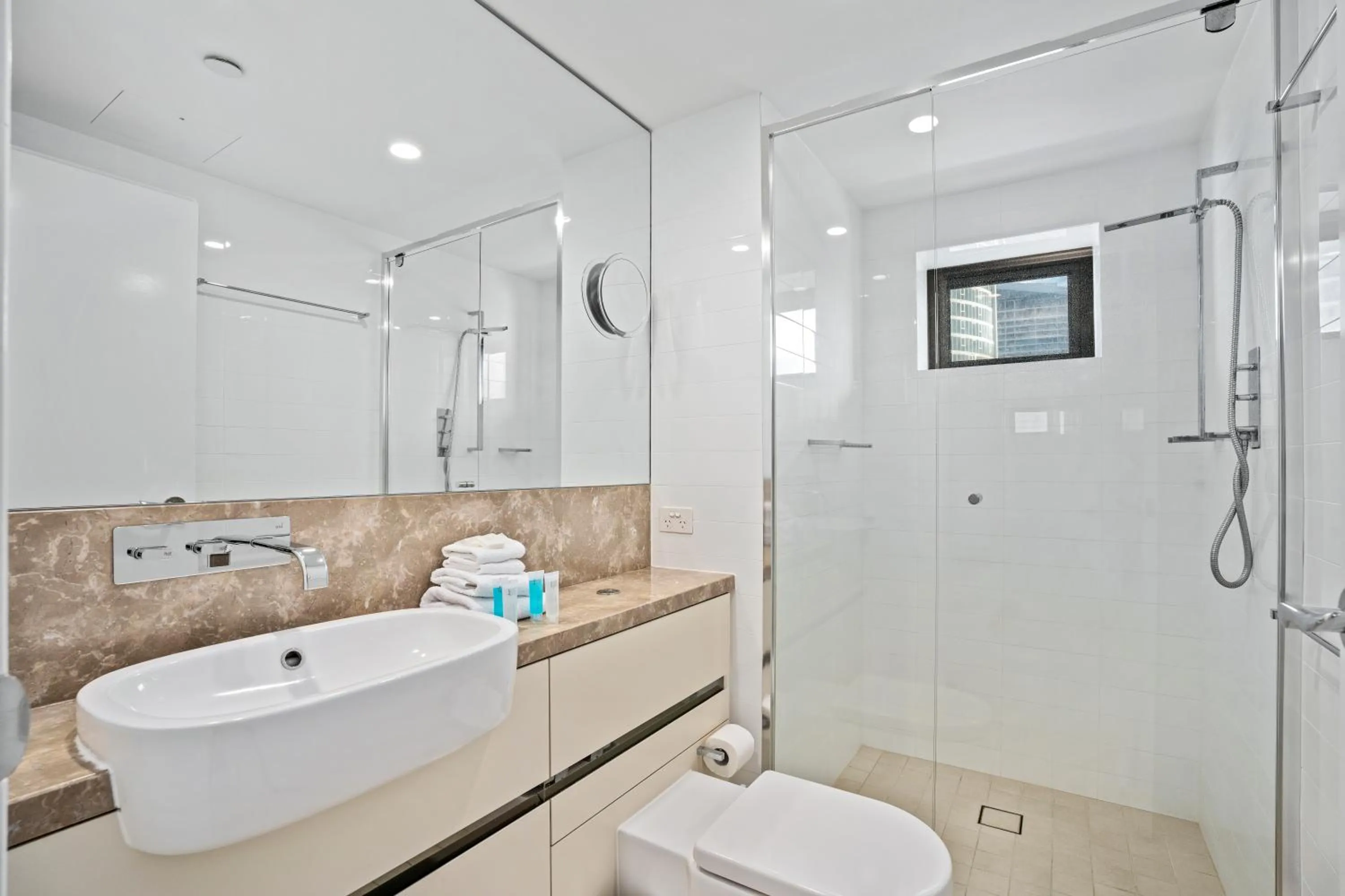 Shower in Soul Surfers Paradise - Gclr