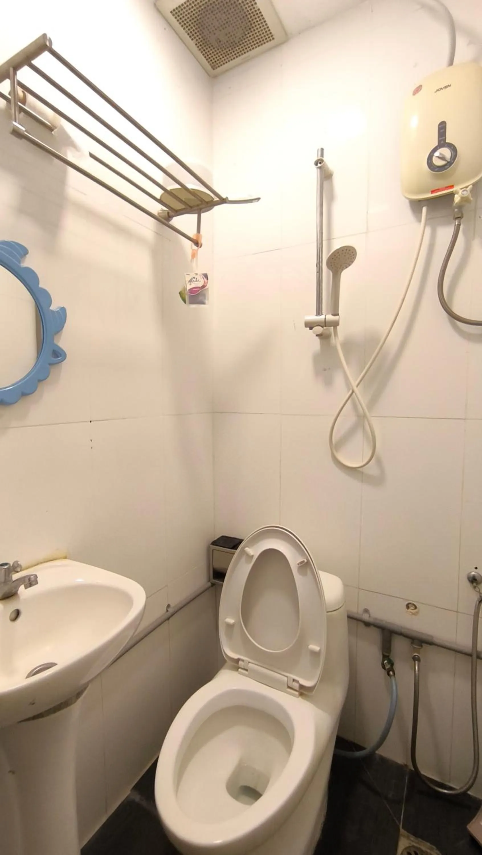 Bathroom in Natol Homestay - Paris BDC