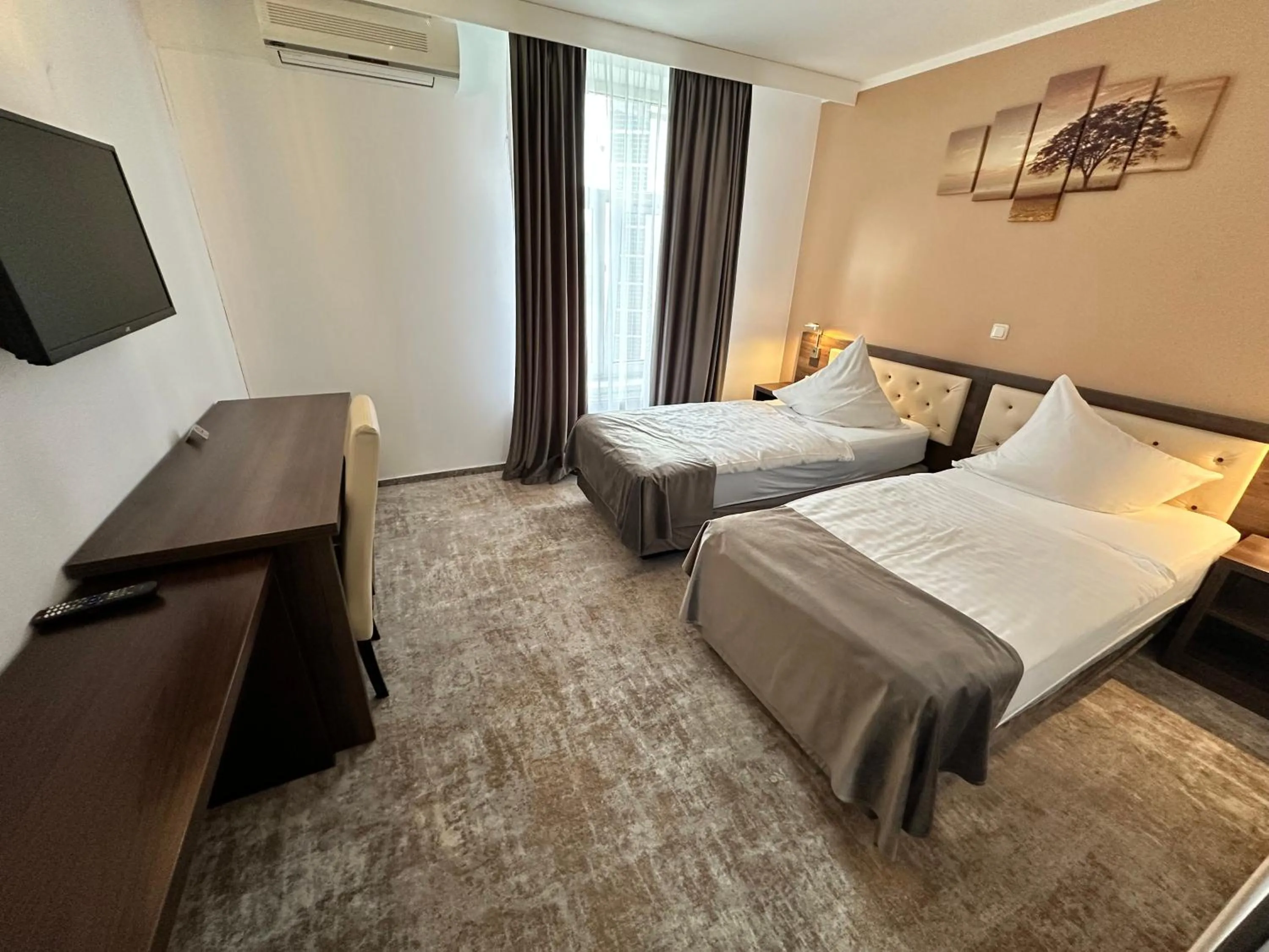 Twin Room in Hotel Neon