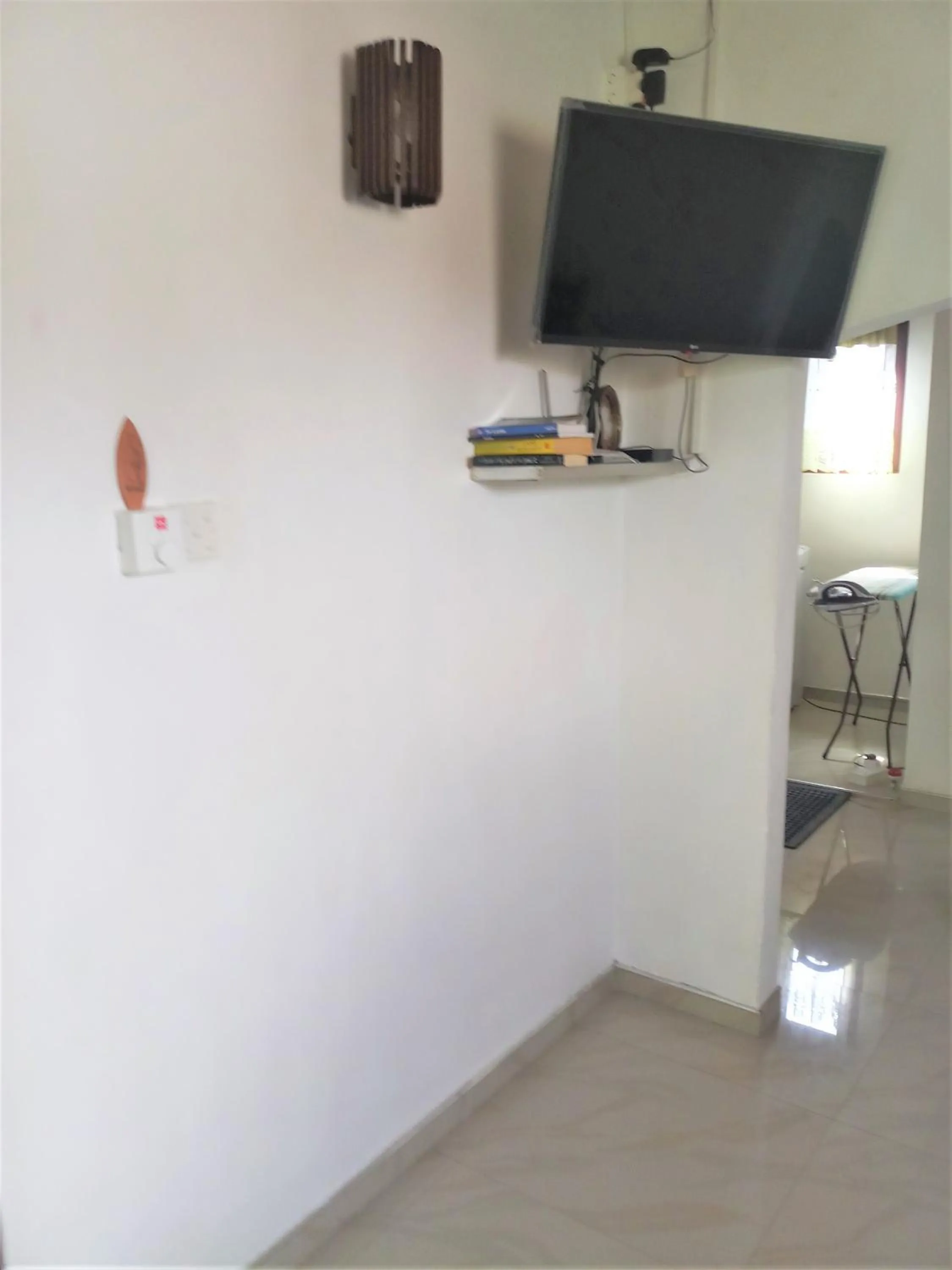 Communal lounge/ TV room in Sana Guest