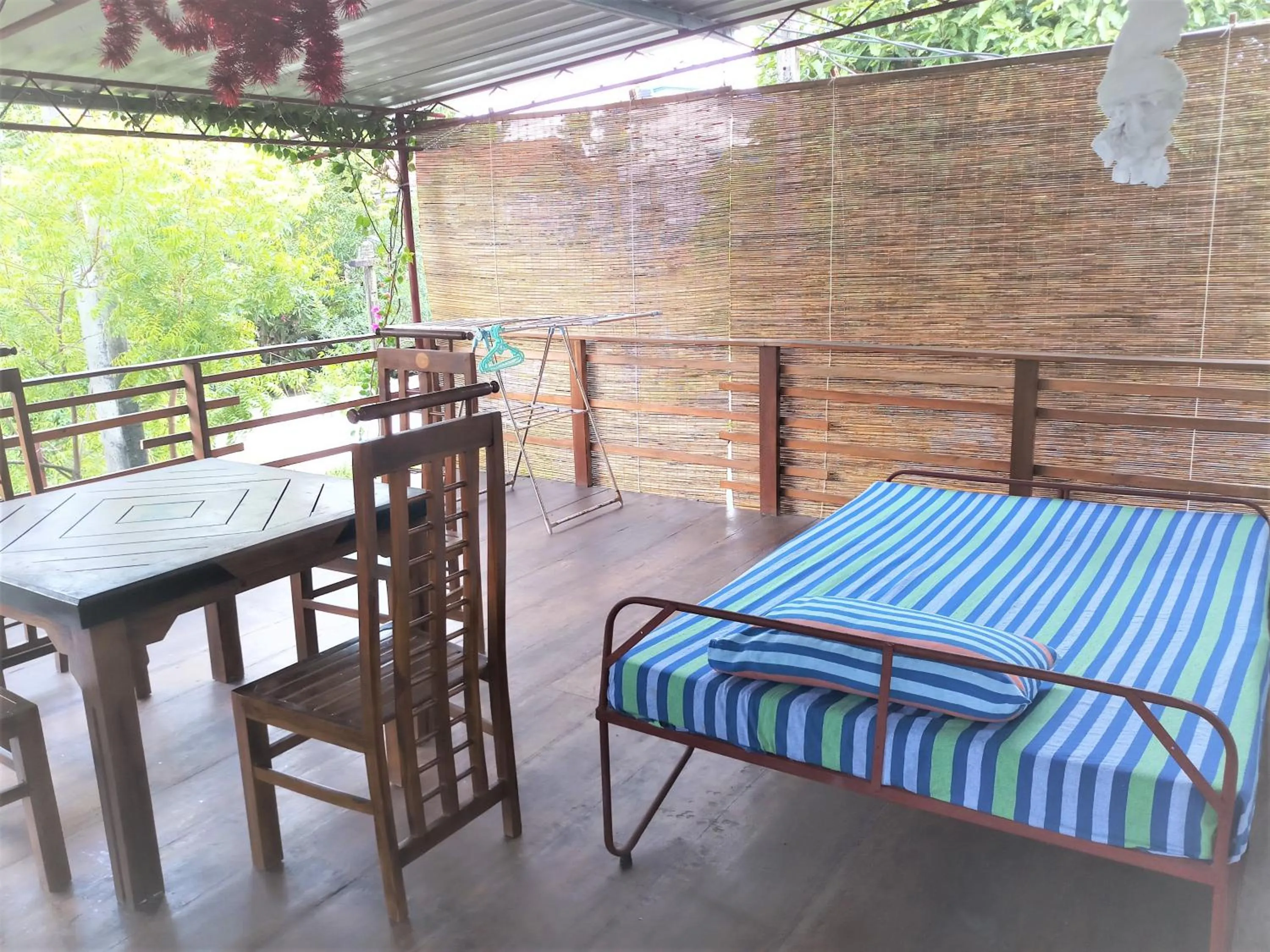 Property building, Bed in Sana Guest