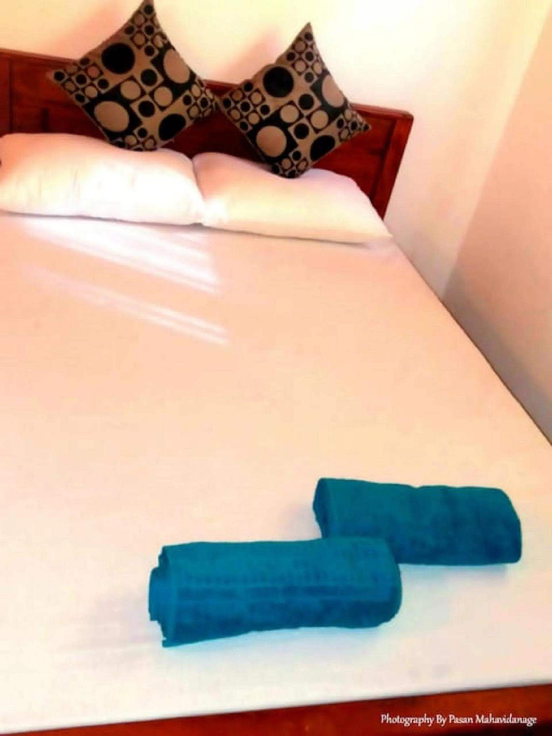 Bathroom, Bed in Sana Guest