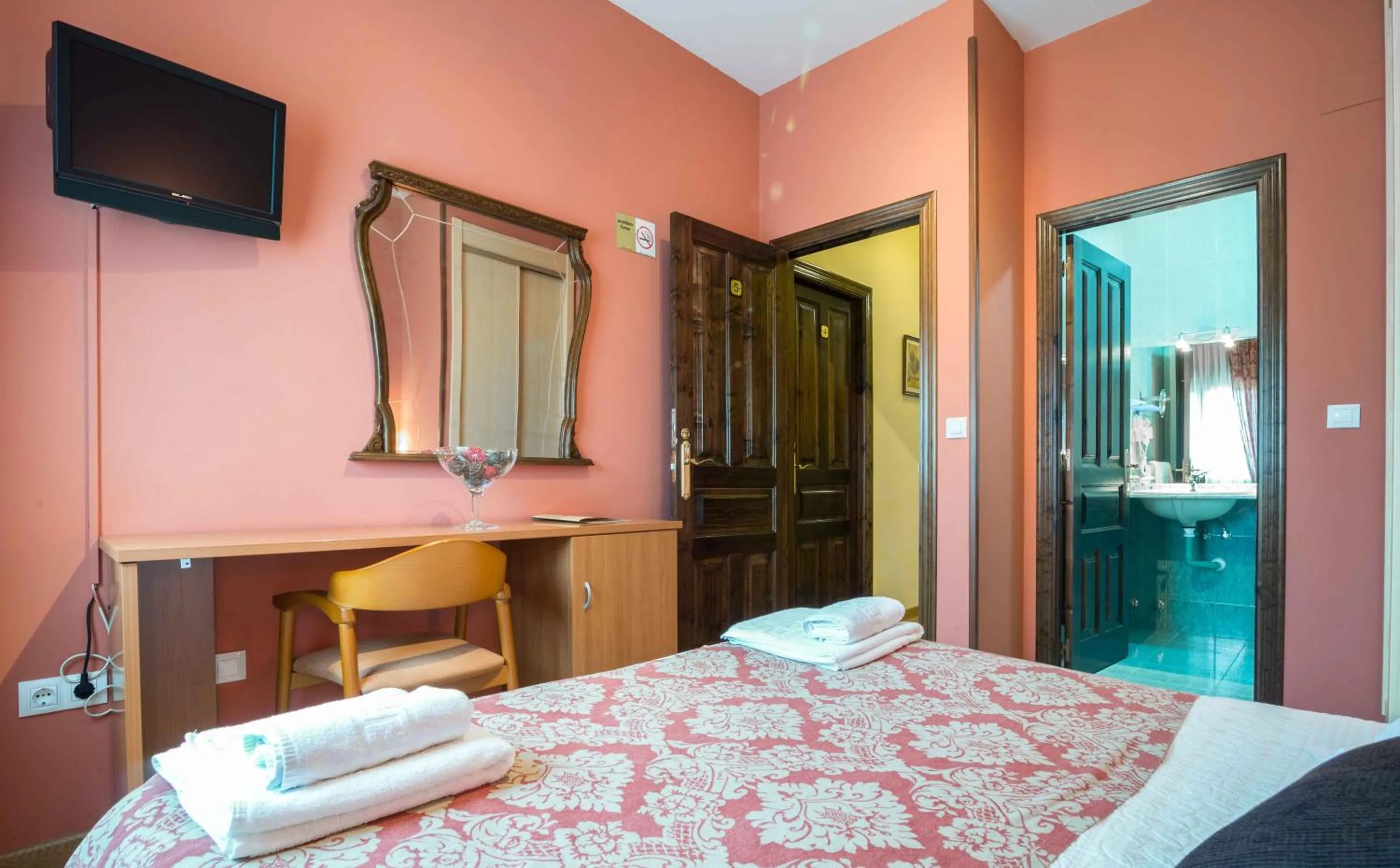 Photo of the whole room, Bed in Hotel Casa Reboiro