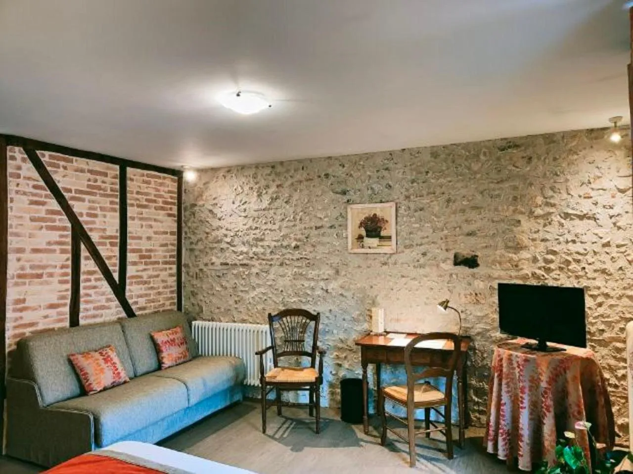 Shower in La Chaumière