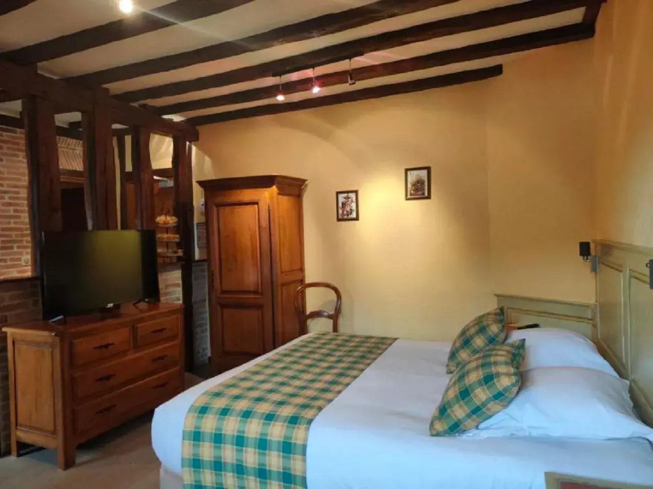 Superior Double Room in La Chaumière Superior Double Room in La Chaumière