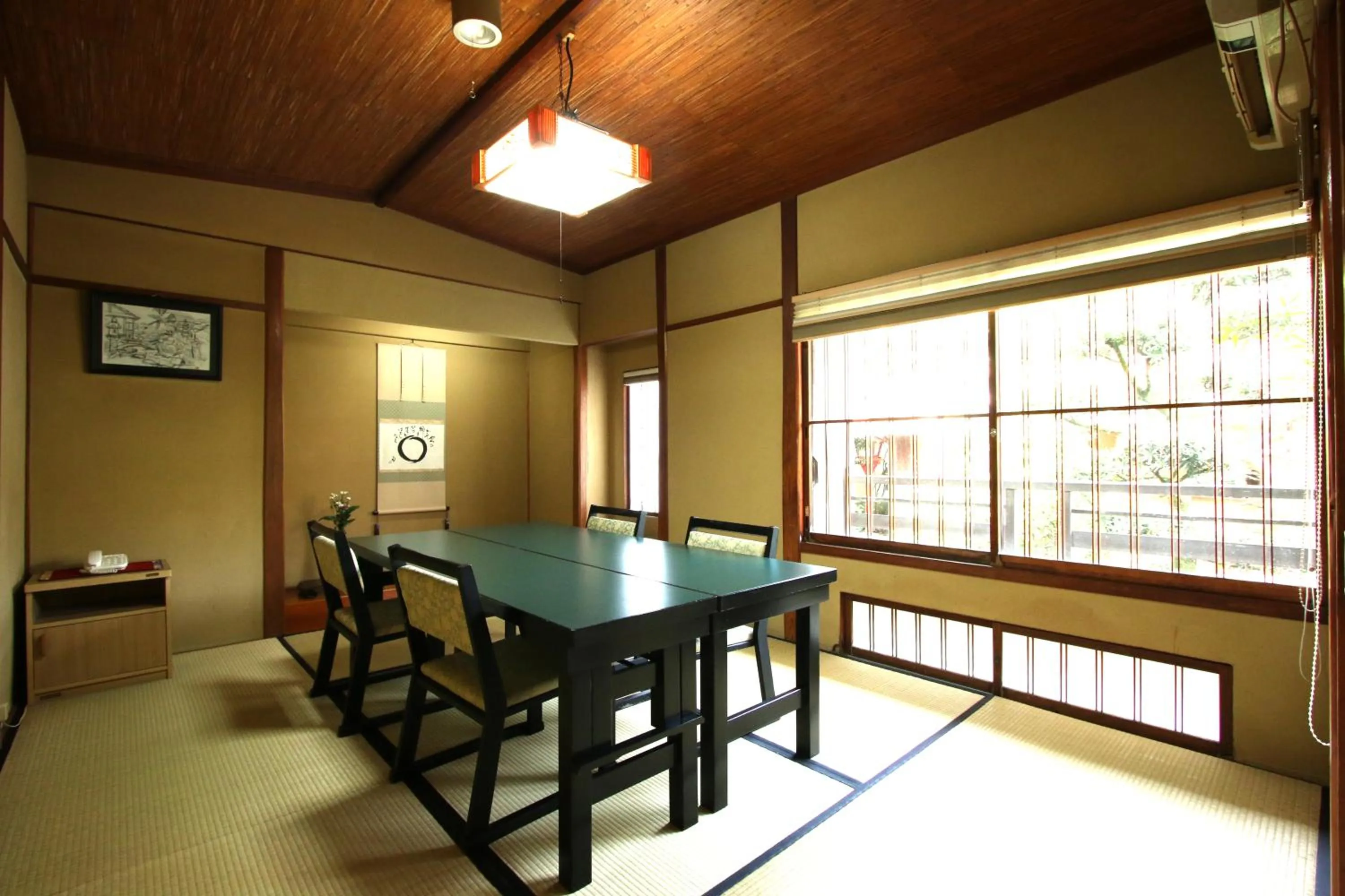 Restaurant/places to eat in Shunkouen